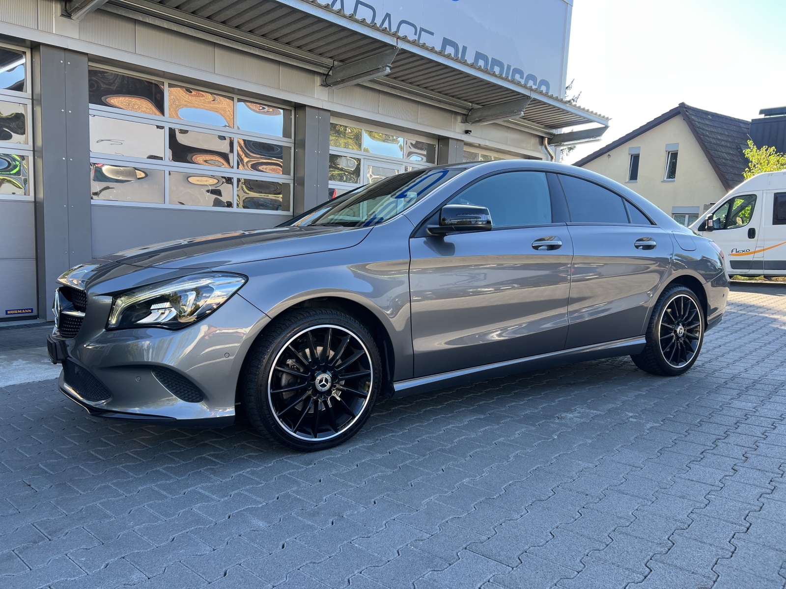 MERCEDES-BENZ CLA 200 Night Star 7G-DCT-image-0