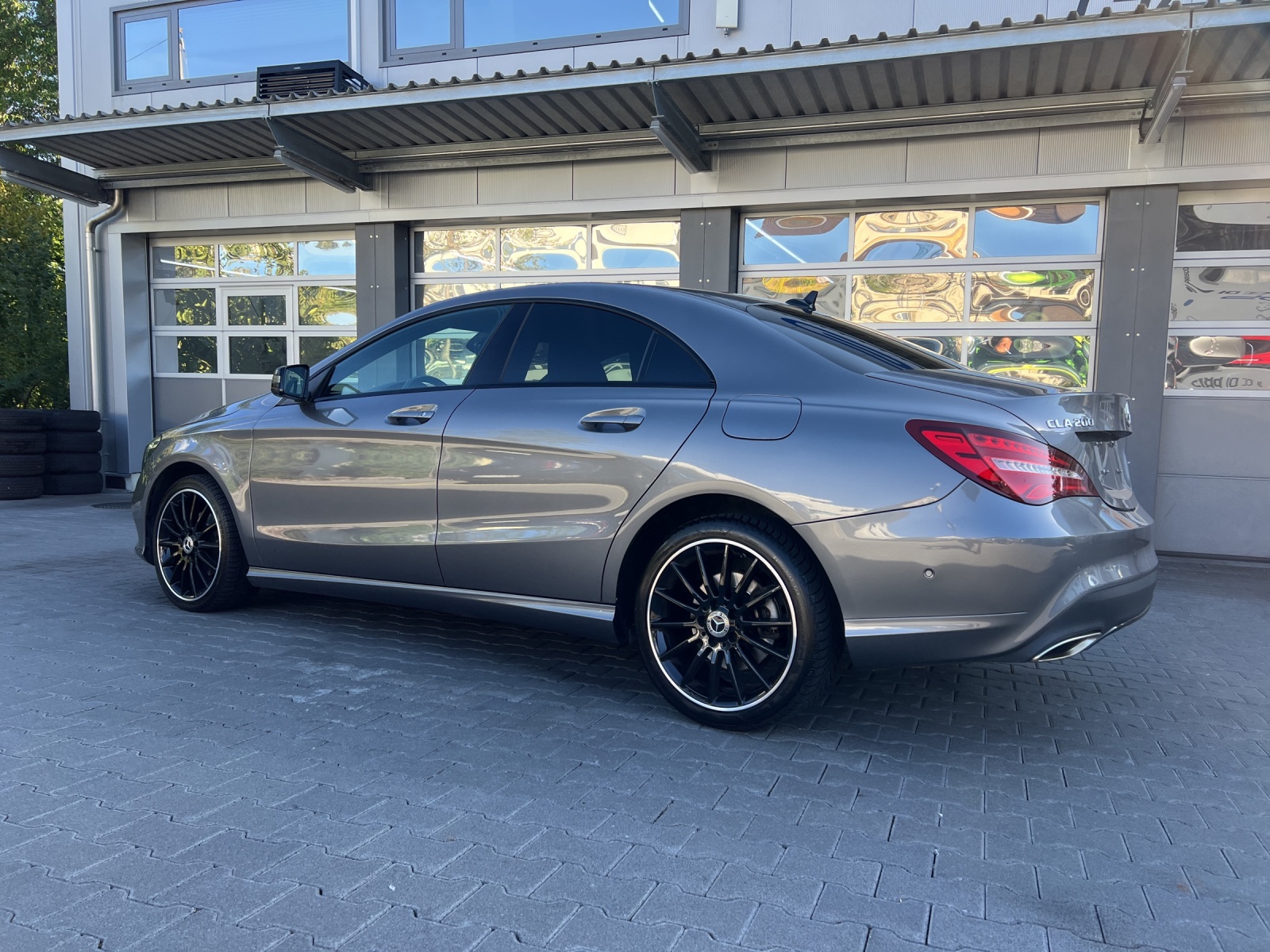 MERCEDES-BENZ CLA 200 Night Star 7G-DCT-image-2