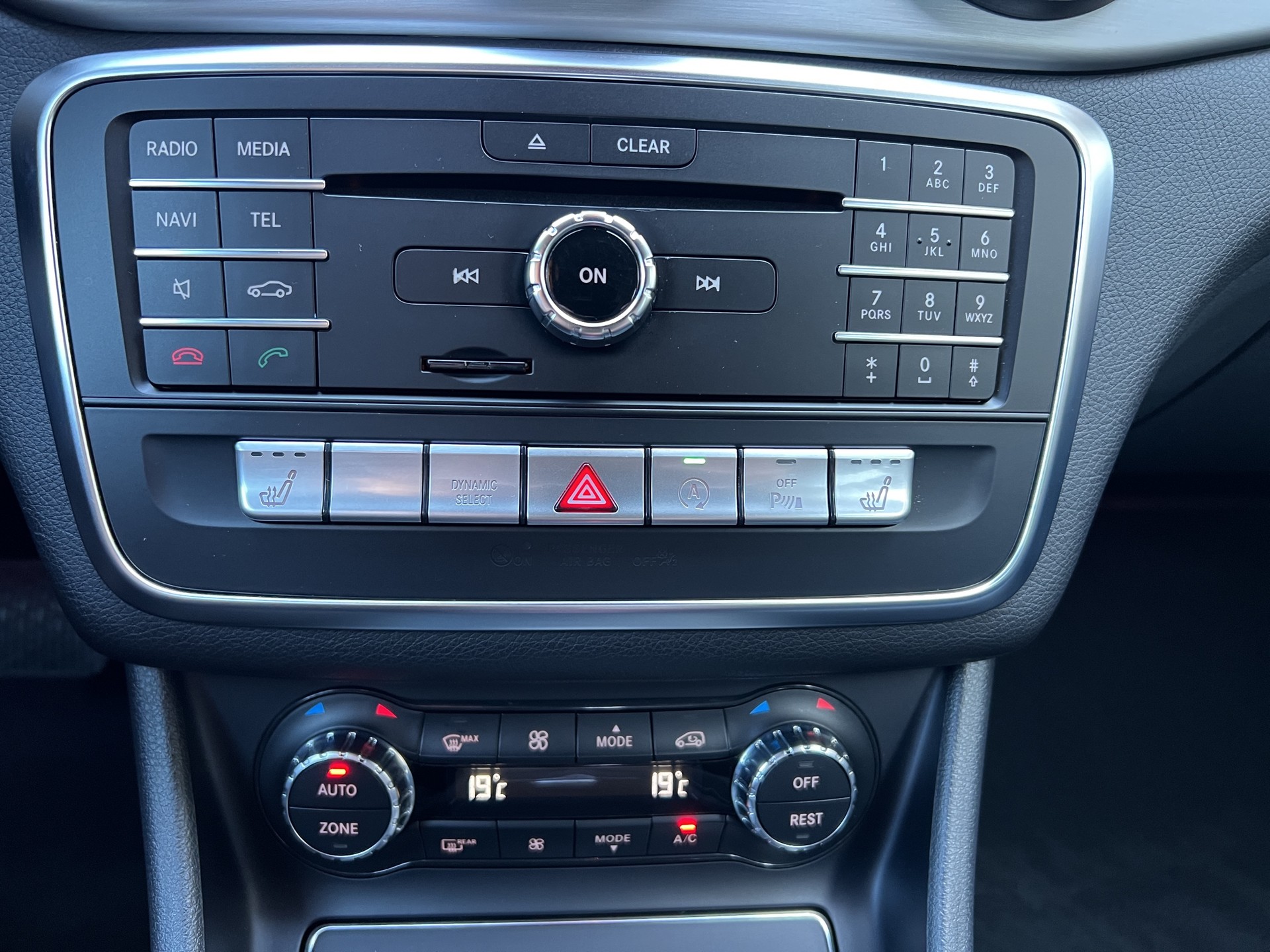 MERCEDES-BENZ CLA 200 Night Star 7G-DCT-image-11