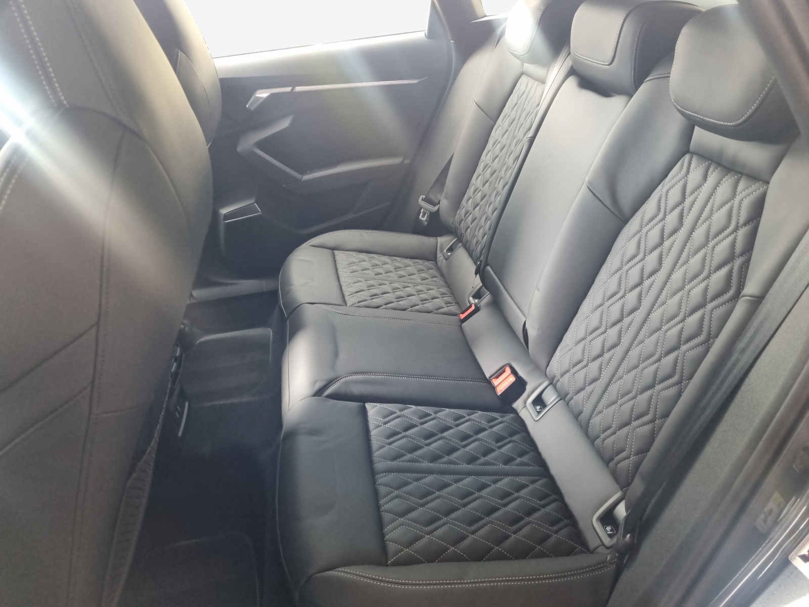 AUDI S3 Sportback 2.0 TFSI quattro S-tronic-image-8