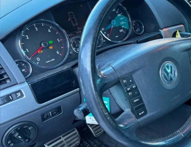 VW Touareg 5.0 TDI V10 Automatic-image-5