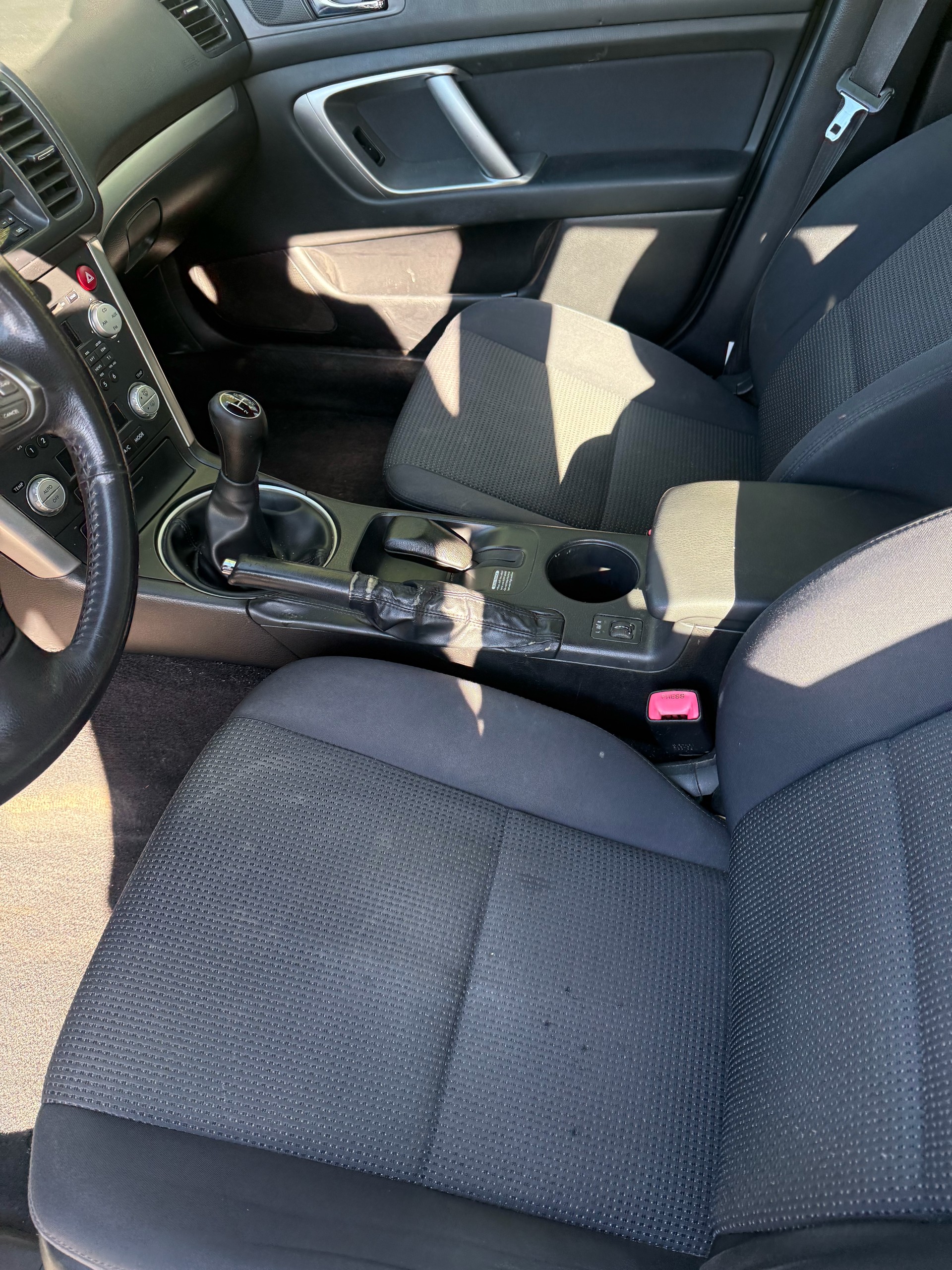 SUBARU Legacy 2.0R AWD Swiss-image-4