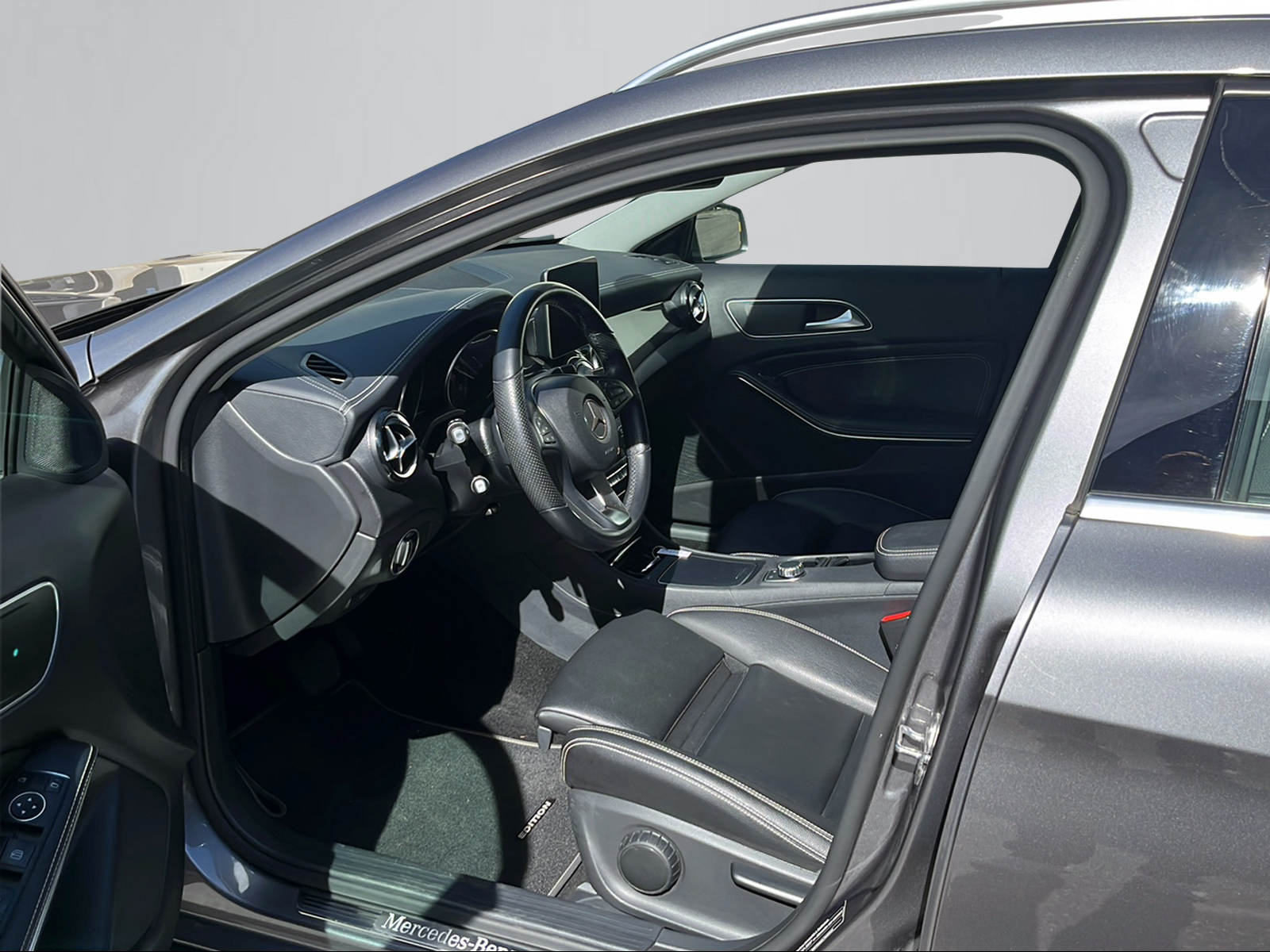 MERCEDES-BENZ GLA 250 Swiss Star 4Matic 7G-DCT-image-3