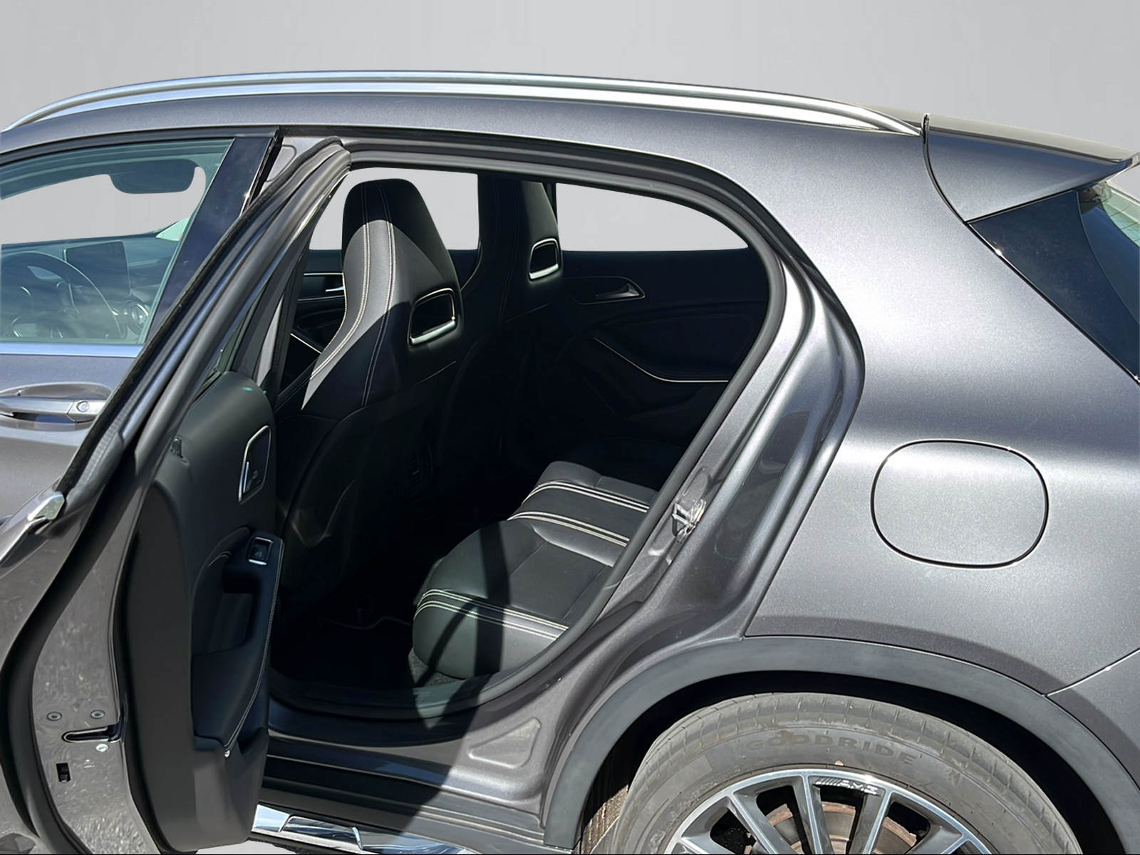 MERCEDES-BENZ GLA 250 Swiss Star 4Matic 7G-DCT-image-7