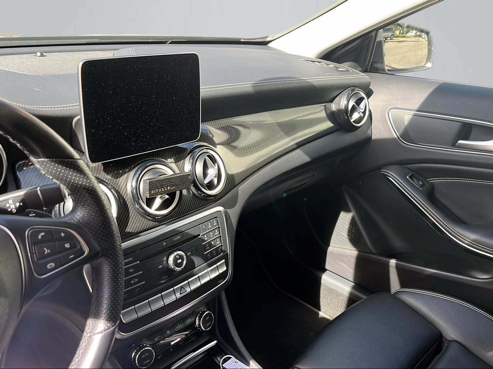 MERCEDES-BENZ GLA 250 Swiss Star 4Matic 7G-DCT-image-6