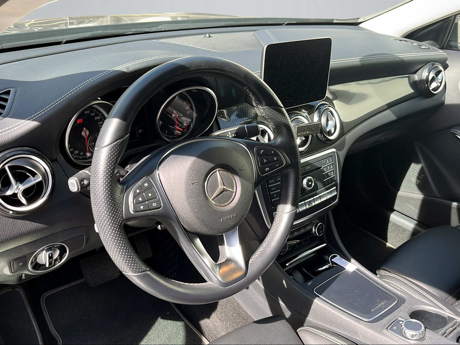MERCEDES-BENZ GLA 250 Swiss Star 4Matic 7G-DCT-image-5