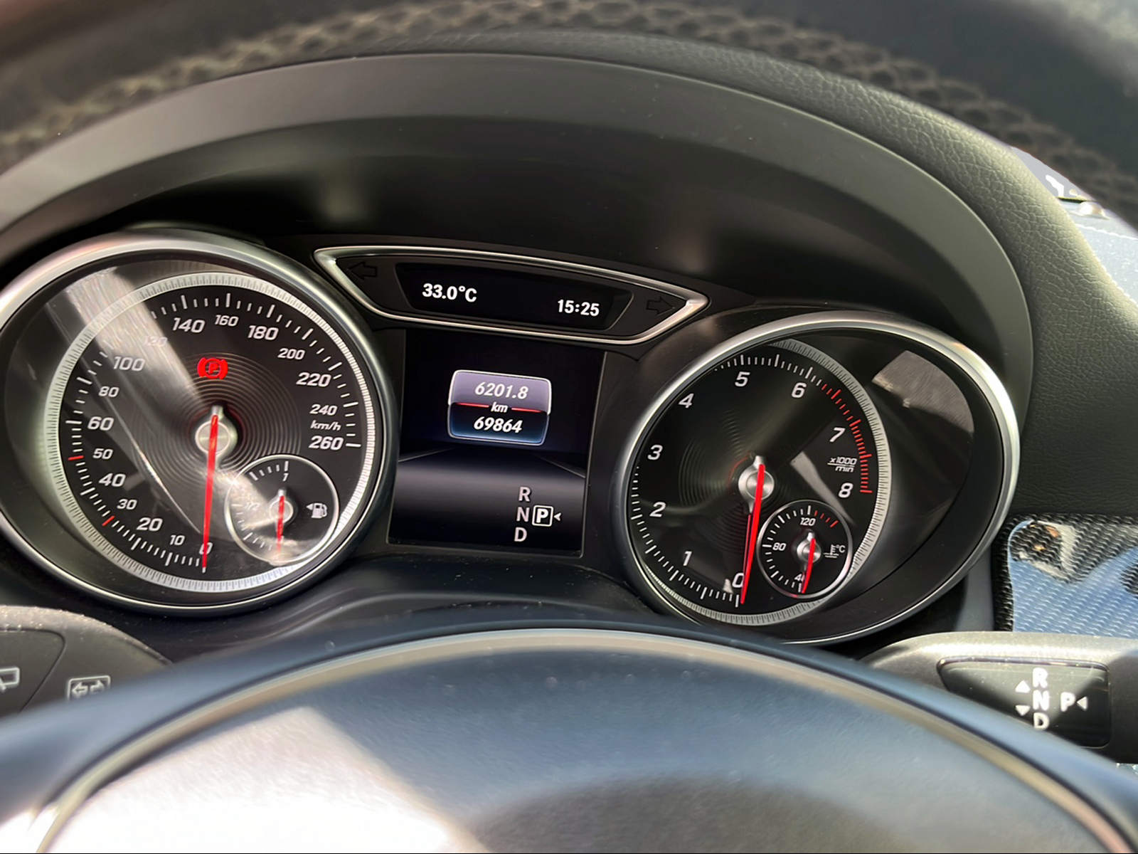 MERCEDES-BENZ GLA 250 Swiss Star 4Matic 7G-DCT-image-4