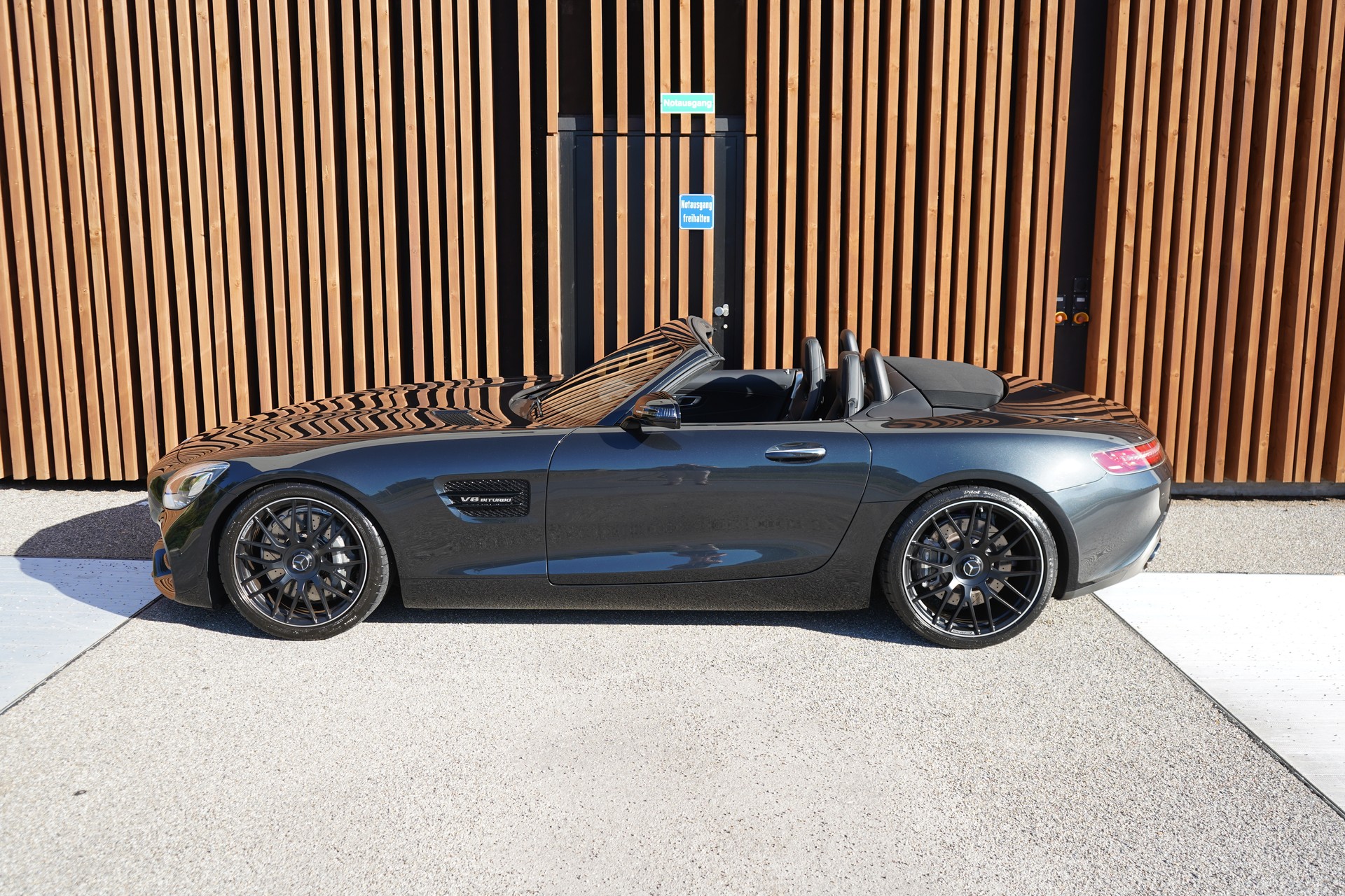 MERCEDES-BENZ AMG GT ROADSTER BLACK SPEEDSHIFT DCT l 476 PS-image-3