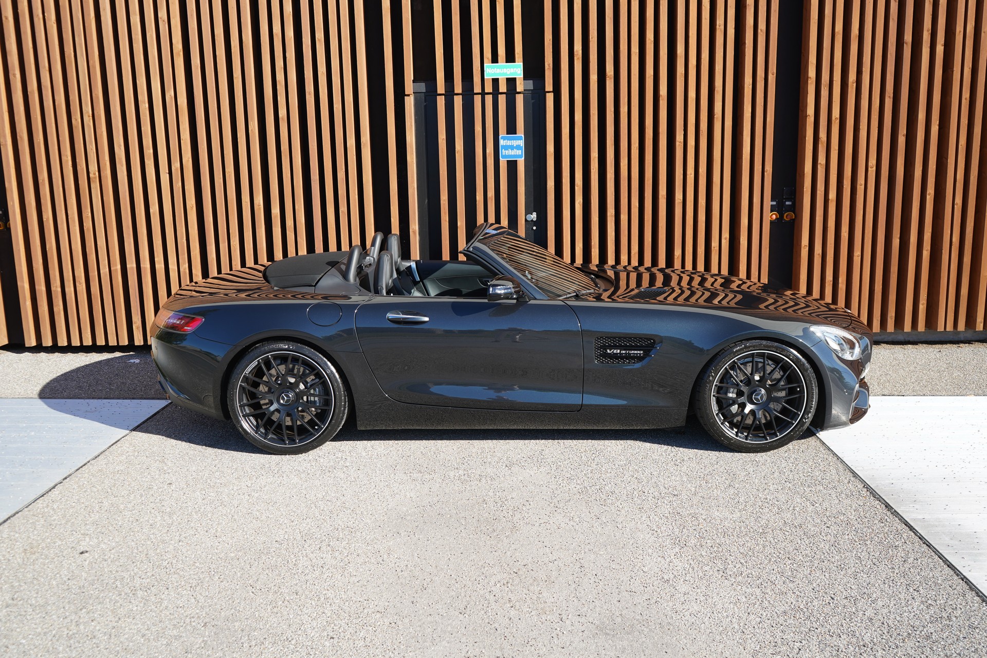 MERCEDES-BENZ AMG GT ROADSTER BLACK SPEEDSHIFT DCT l 476 PS-image-2
