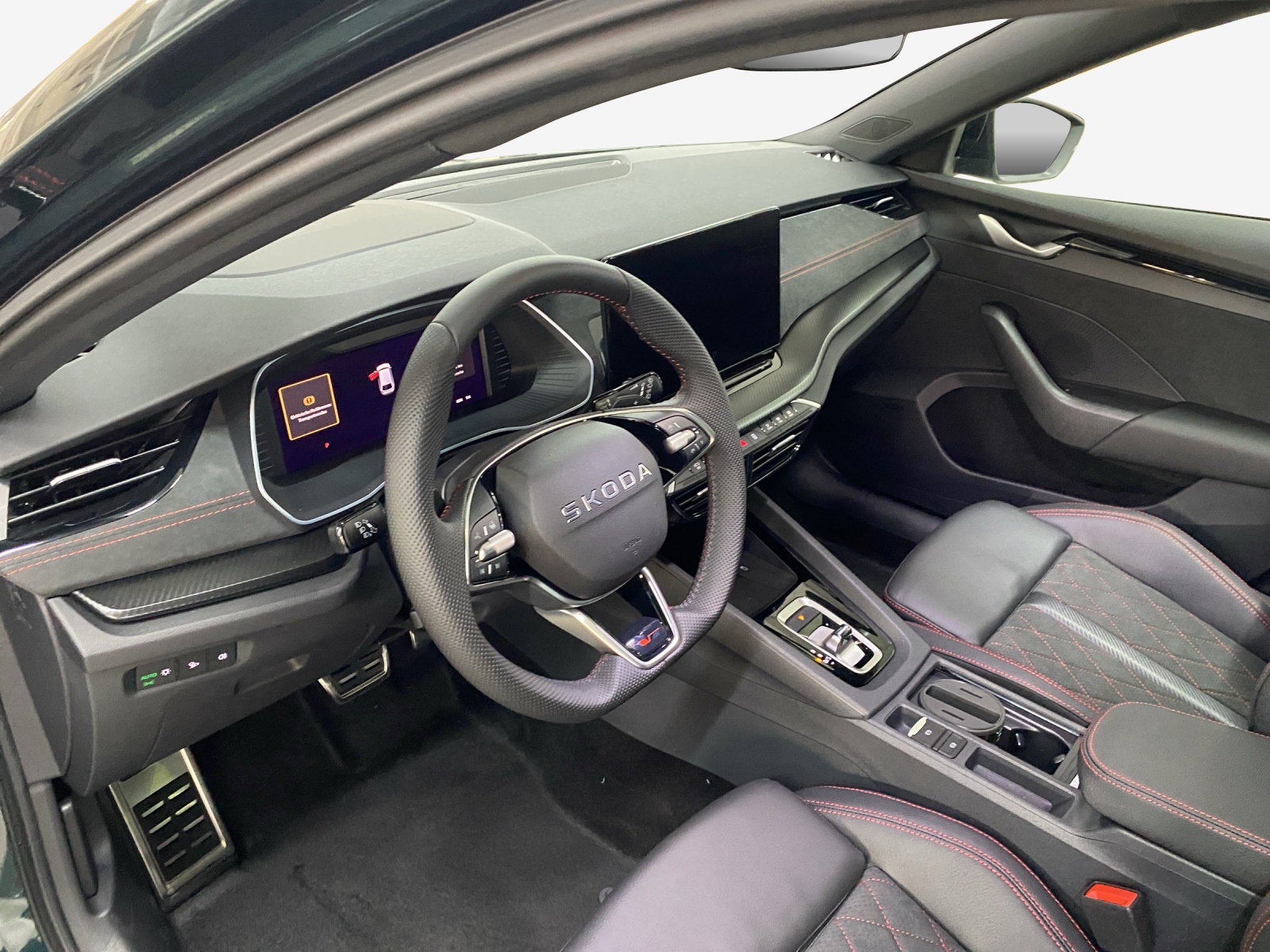 SKODA Octavia Combi 2.0 TSI DSG RS 30 Years Edition-image-14
