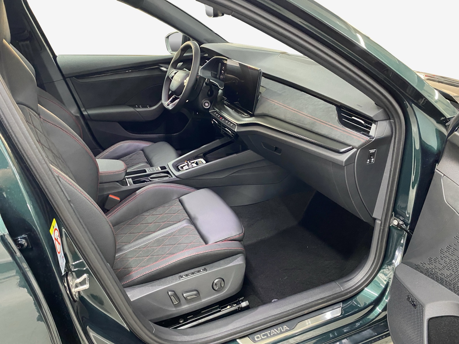 SKODA Octavia Combi 2.0 TSI DSG RS 30 Years Edition-image-13
