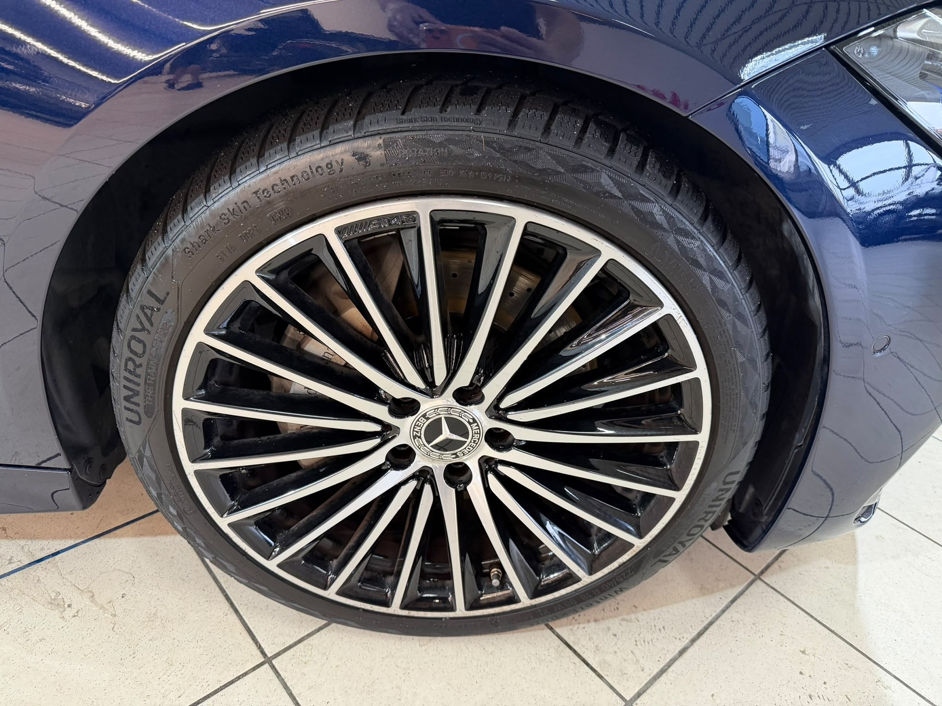 MERCEDES-BENZ C 220 d T 4Matic AMG Line-image-4