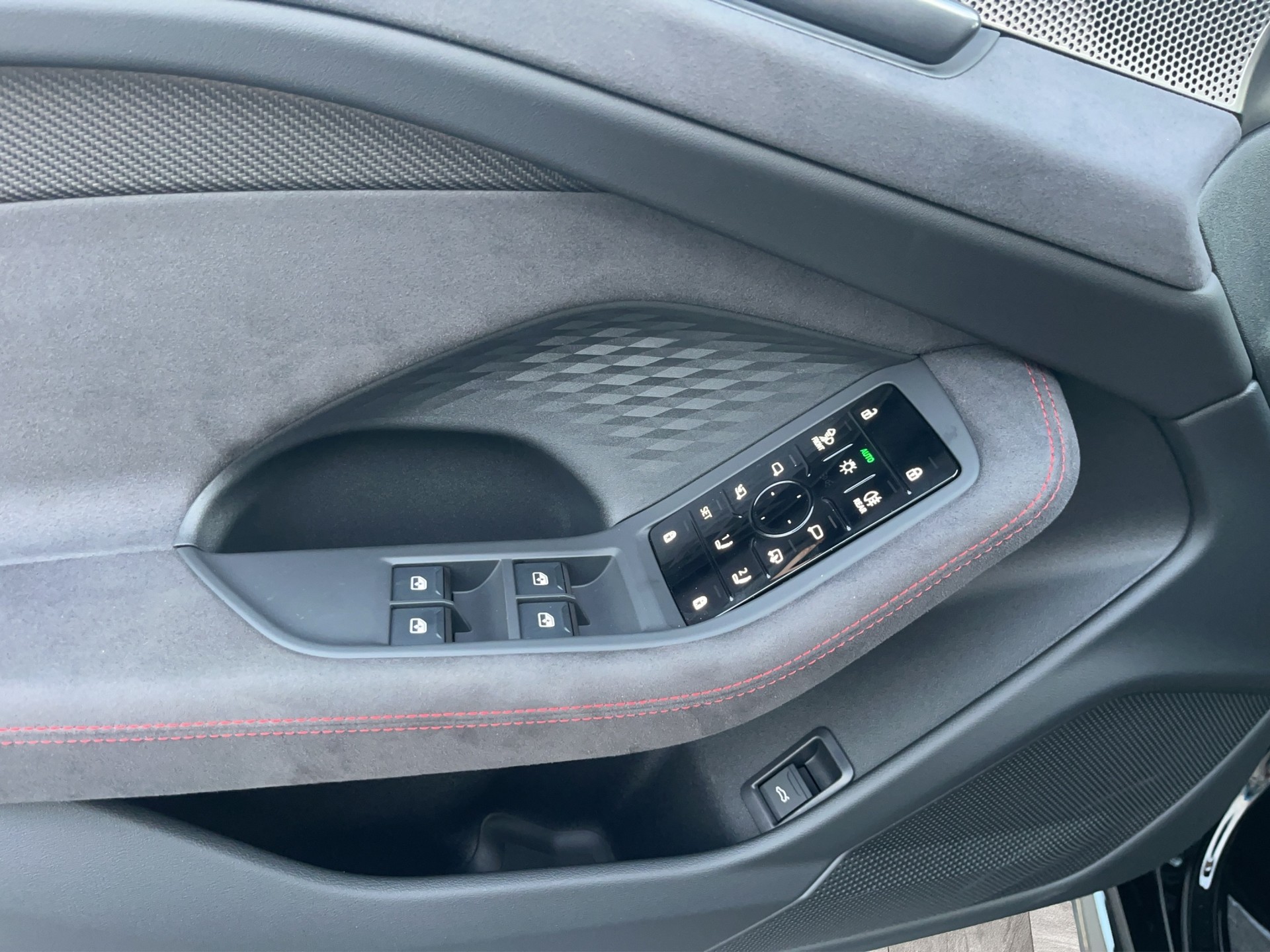 AUDI A6 Limousine TFSI quattro 270 kW S tronic, *Luftfederung, Allradlenkung, Panodach, 360°Kameras, 5 Jahre Garantie*-image-16