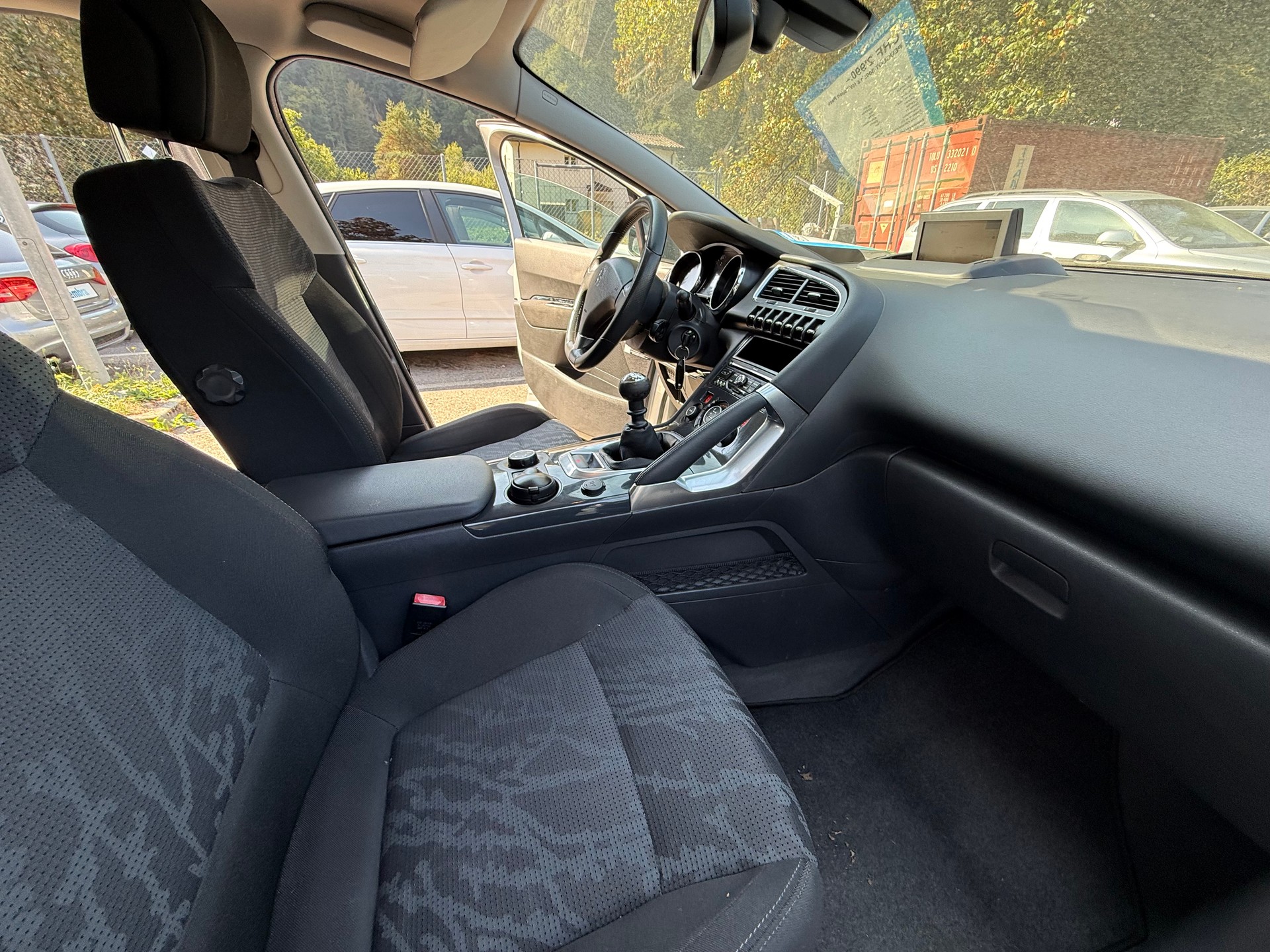 PEUGEOT 3008 1.6 16V T Sport Pack-image-12