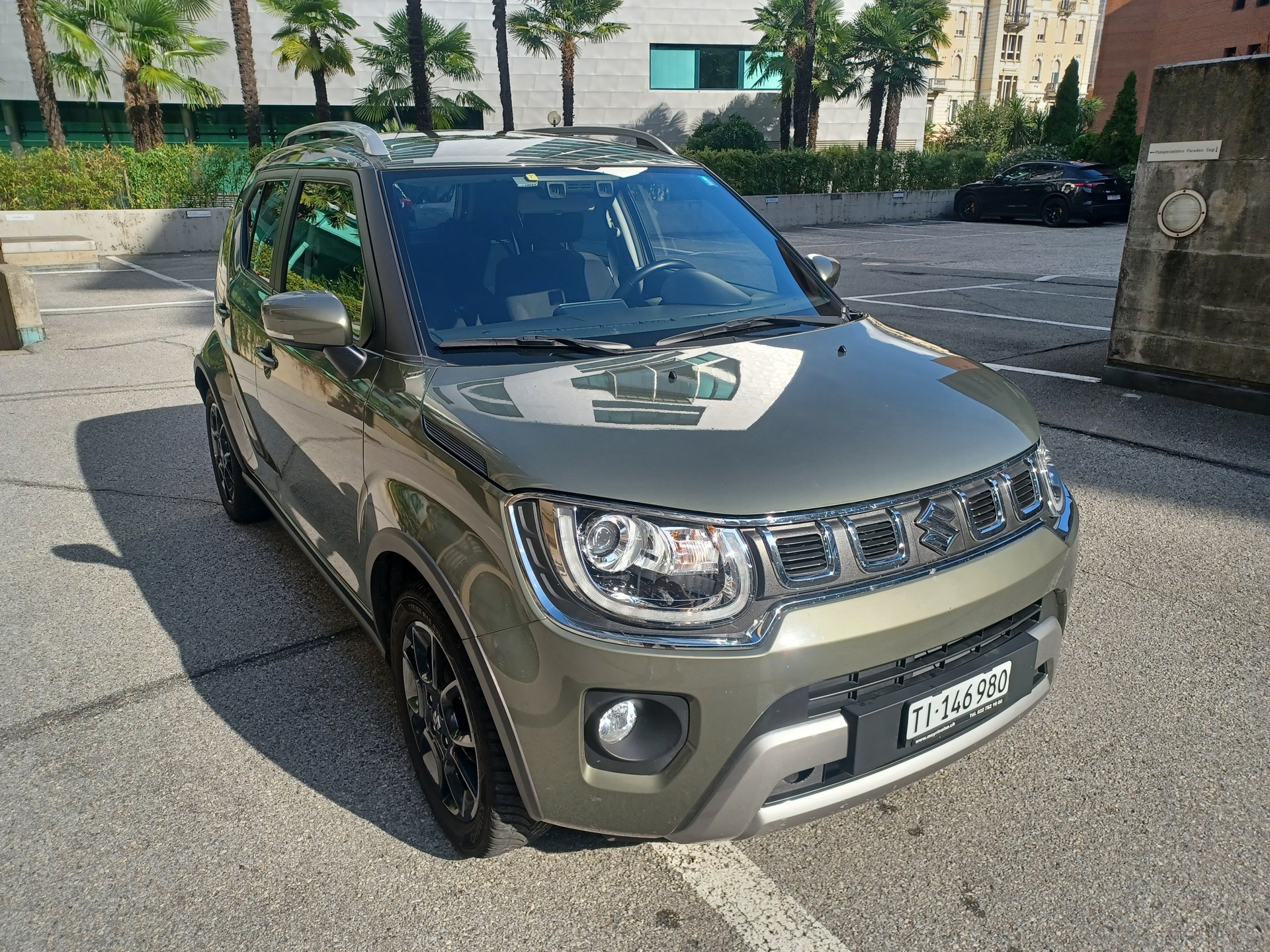 SUZUKI 1.2 Compact Top Hybrid-image-1