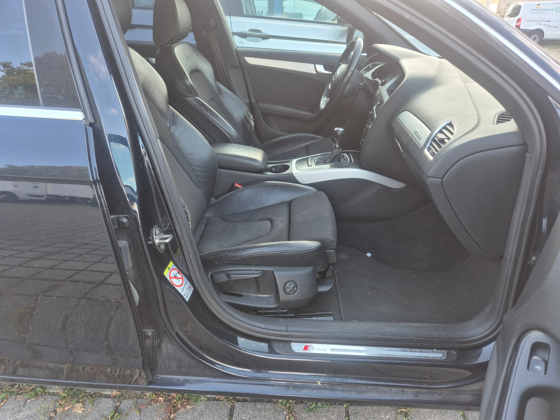 AUDI A4 Avant 2.0 TFSI quattro-image-11