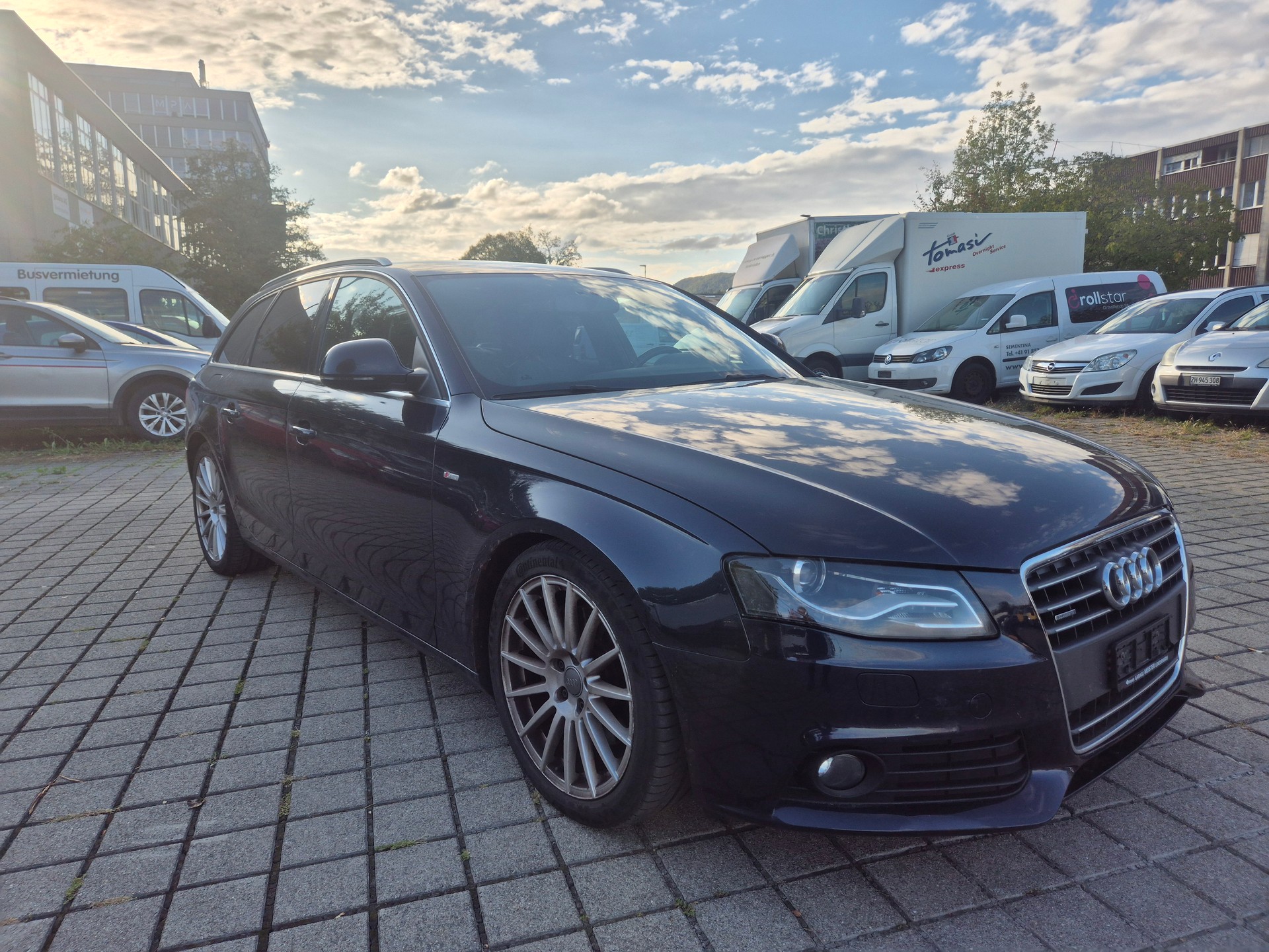 AUDI A4 Avant 2.0 TFSI quattro-image-2