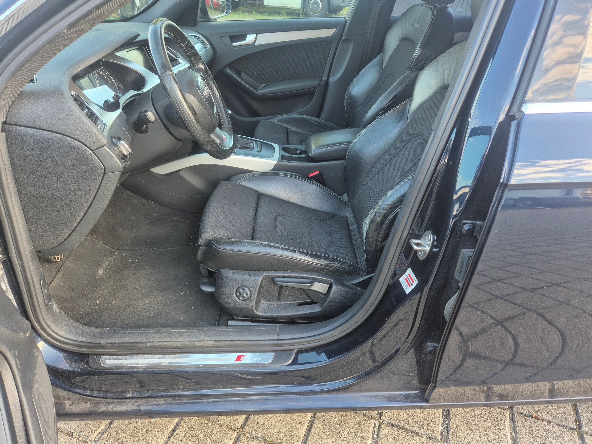AUDI A4 Avant 2.0 TFSI quattro-image-10