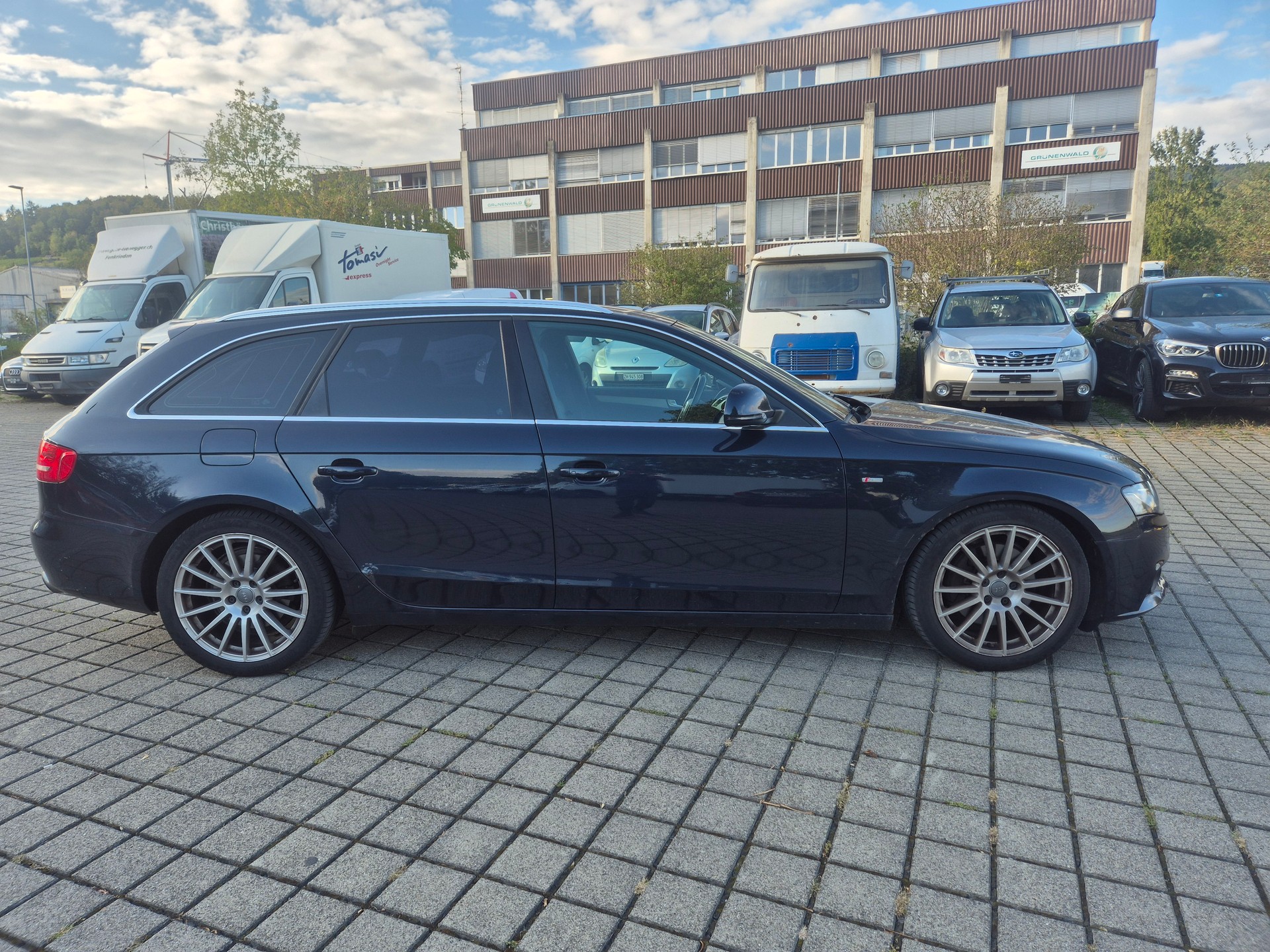 AUDI A4 Avant 2.0 TFSI quattro-image-4