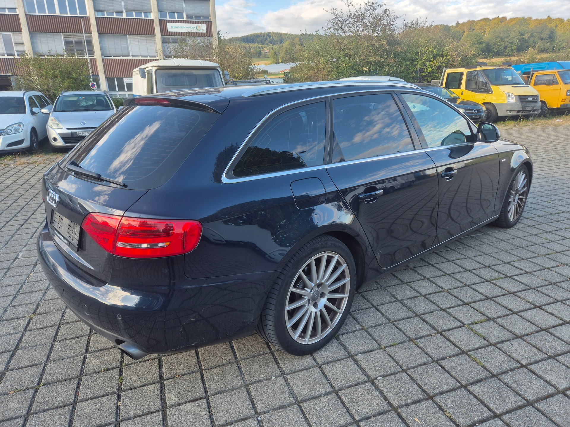AUDI A4 Avant 2.0 TFSI quattro-image-5