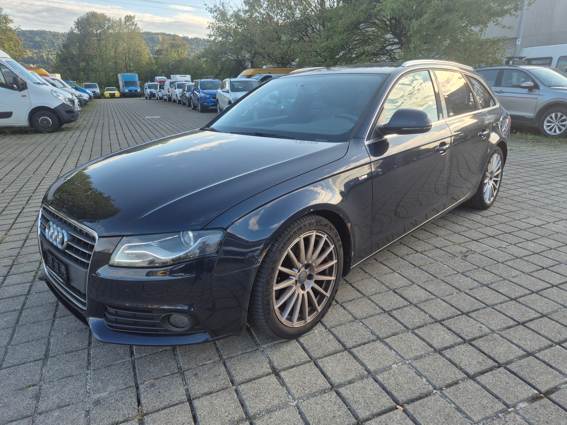 AUDI A4 Avant 2.0 TFSI quattro-image-1