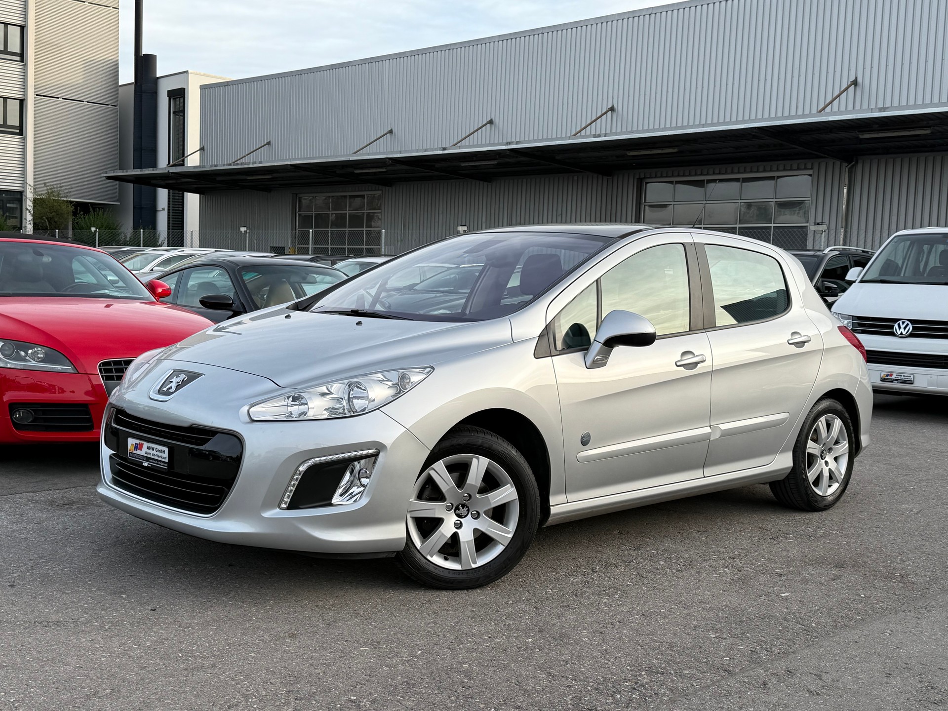 PEUGEOT 308 1.6 16V VTI Active / Frisch ab MFK / 8-fach bereift / TOP ZUSTAND / PDC / Panoramadach / Klimaautomatik-image-0