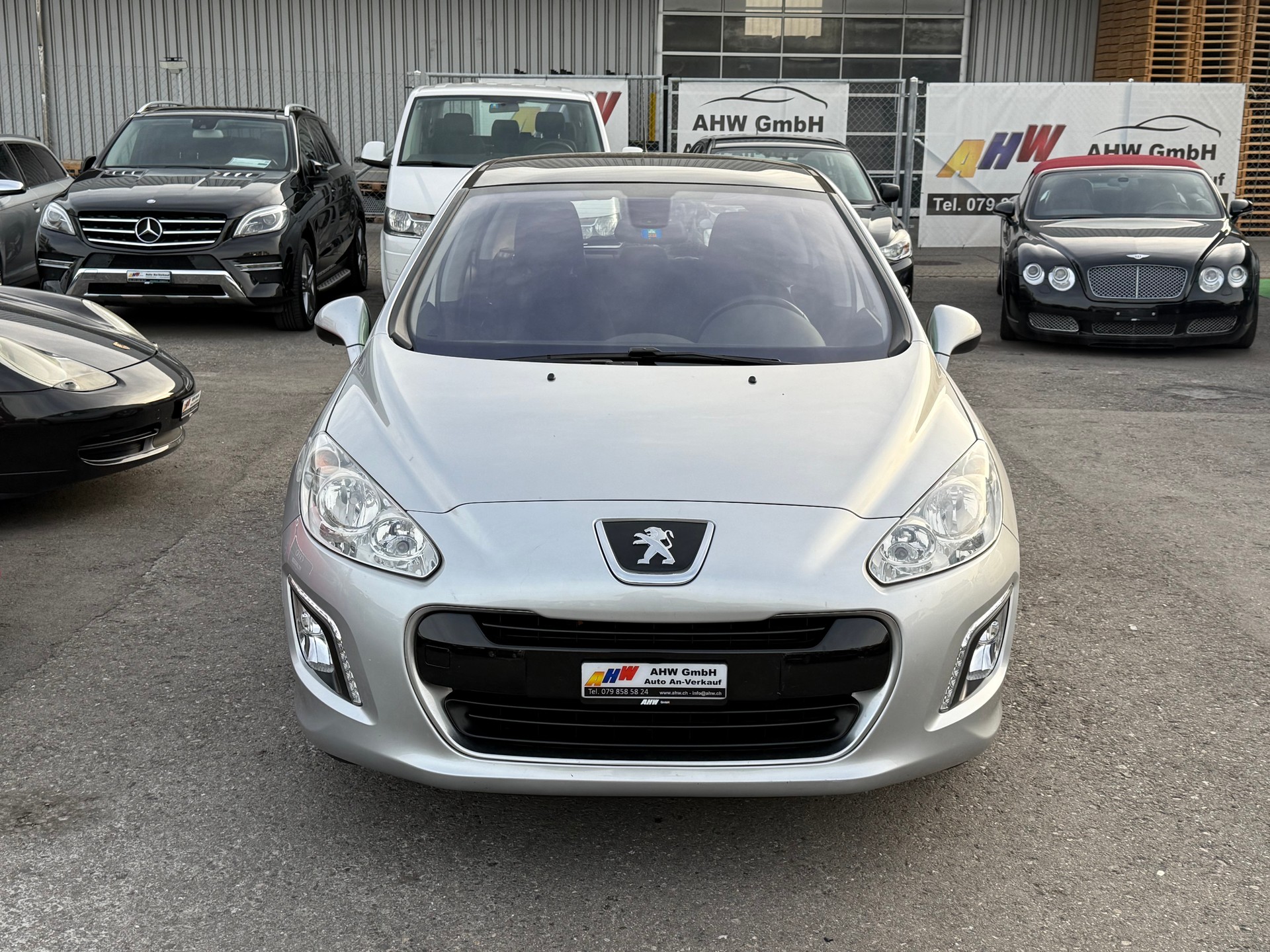 PEUGEOT 308 1.6 16V VTI Active / Frisch ab MFK / 8-fach bereift / TOP ZUSTAND / PDC / Panoramadach / Klimaautomatik-image-1