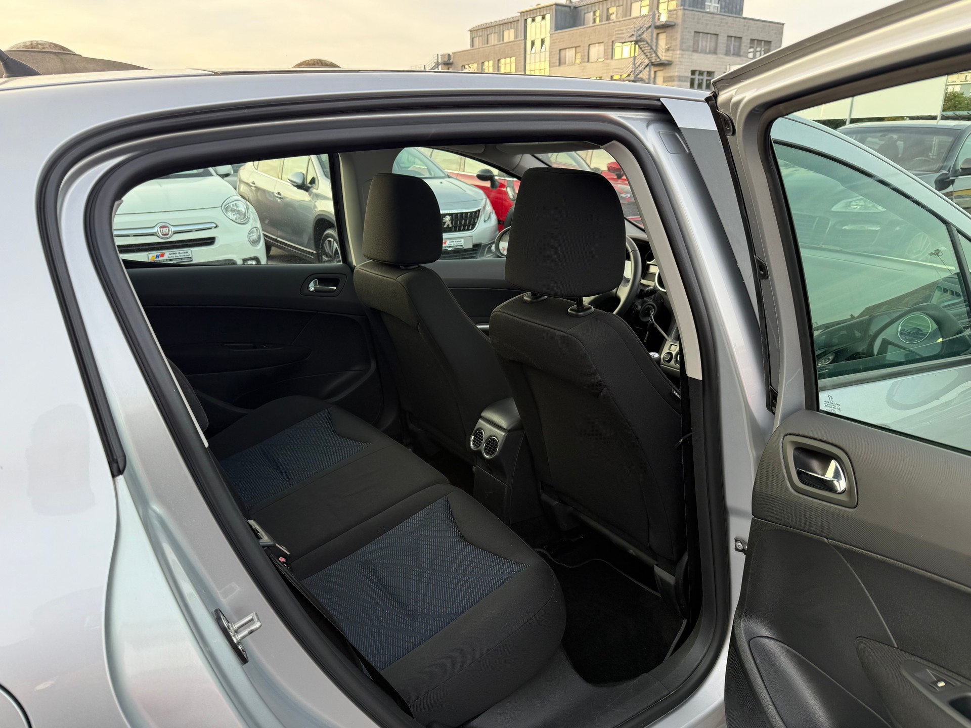 PEUGEOT 308 1.6 16V VTI Active / Frisch ab MFK / 8-fach bereift / TOP ZUSTAND / PDC / Panoramadach / Klimaautomatik-image-10