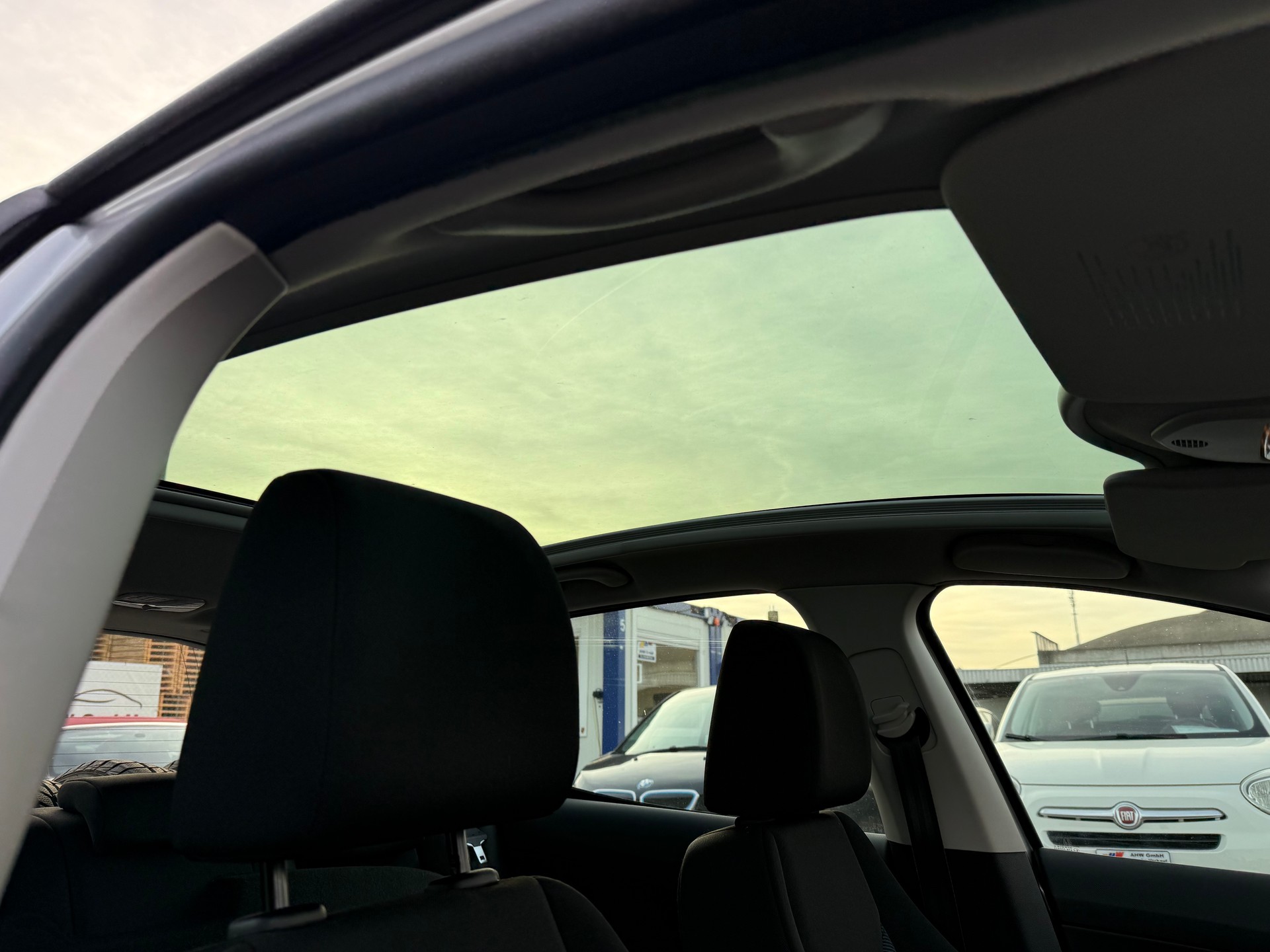 PEUGEOT 308 1.6 16V VTI Active / Frisch ab MFK / 8-fach bereift / TOP ZUSTAND / PDC / Panoramadach / Klimaautomatik-image-7