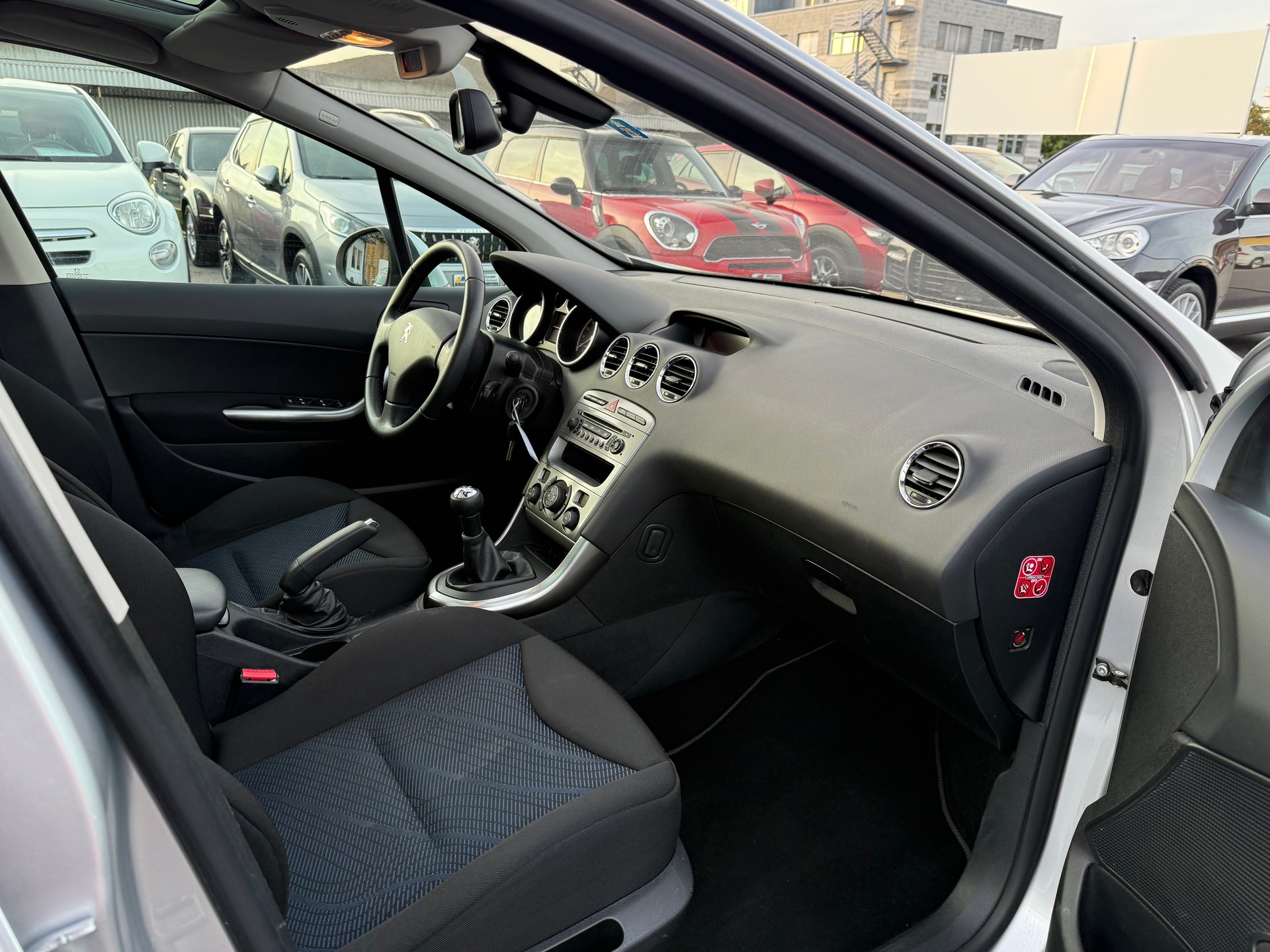 PEUGEOT 308 1.6 16V VTI Active / Frisch ab MFK / 8-fach bereift / TOP ZUSTAND / PDC / Panoramadach / Klimaautomatik-image-6