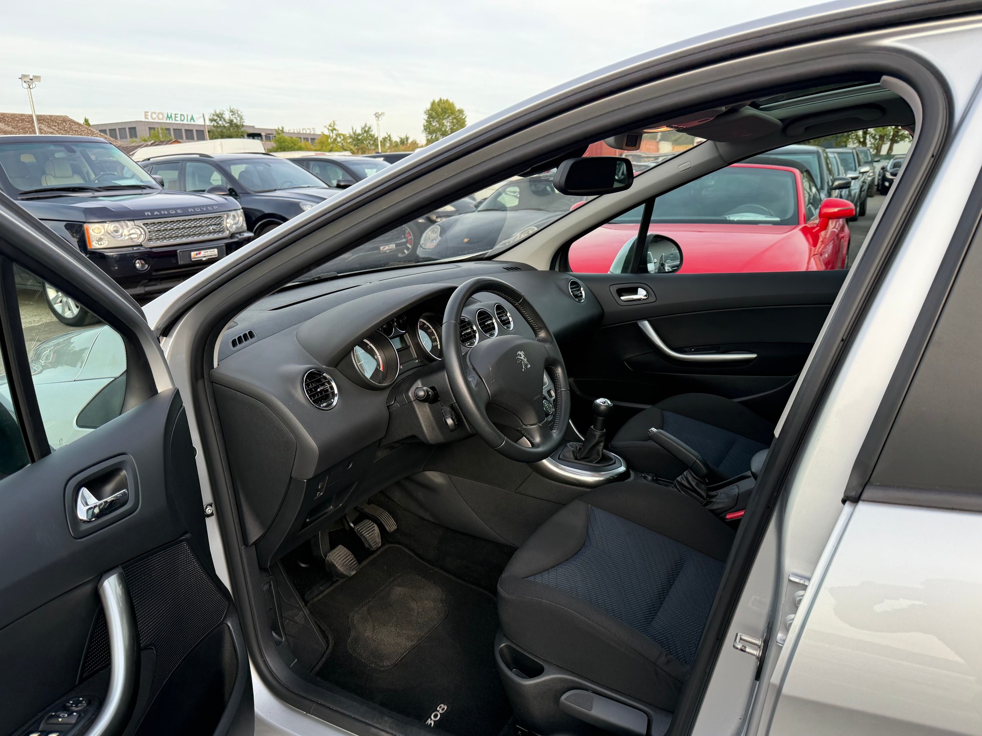PEUGEOT 308 1.6 16V VTI Active / Frisch ab MFK / 8-fach bereift / TOP ZUSTAND / PDC / Panoramadach / Klimaautomatik-image-9