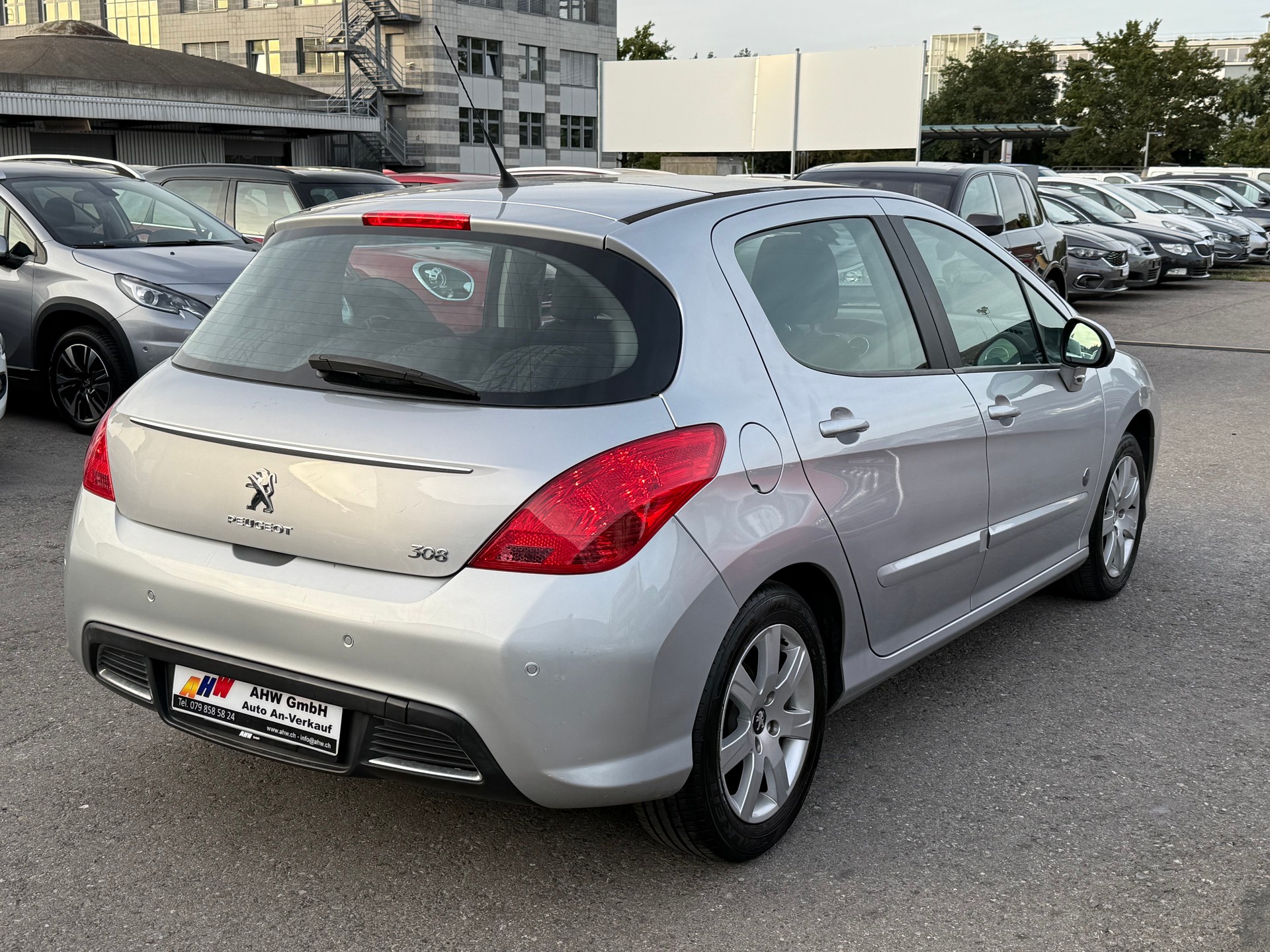 PEUGEOT 308 1.6 16V VTI Active / Frisch ab MFK / 8-fach bereift / TOP ZUSTAND / PDC / Panoramadach / Klimaautomatik-image-3