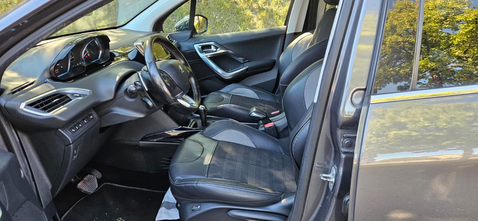 PEUGEOT 2008 1.6 e-HDi Allure EGS6-image-3