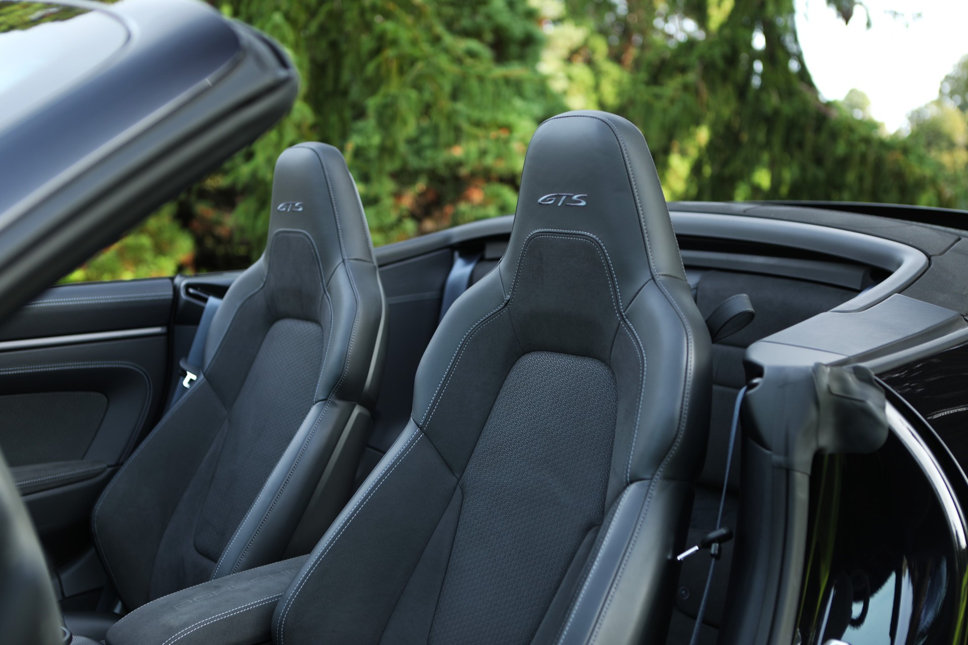 PORSCHE 911 Carrera 4 Cabriolet GTS PDK-image-8