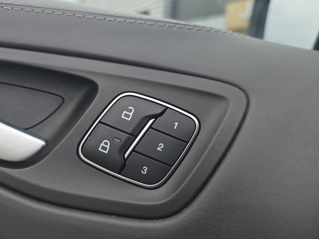 FORD Kuga 2.0 EcoB 240 Vignale-image-12