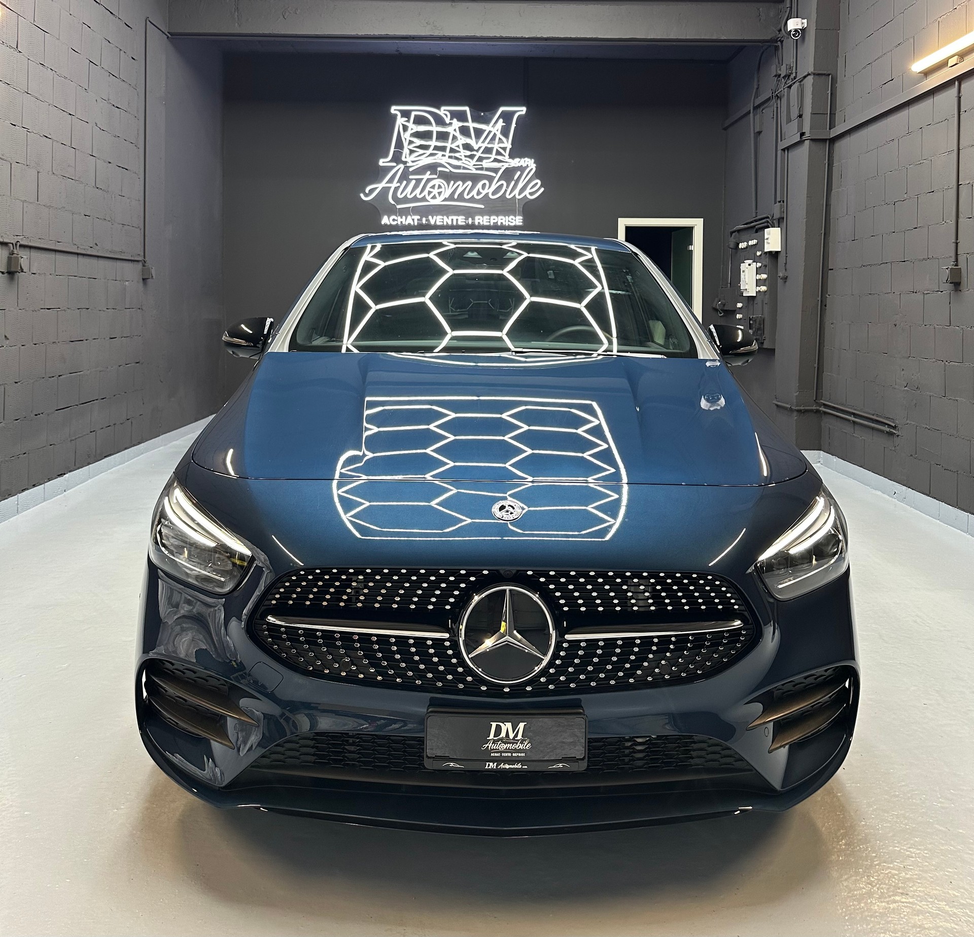 MERCEDES-BENZ B 200 AMG Line 7G-DCT // Carbone // Burmester // VĂ©hicule🇨đź‡Service gratuit // Leasing dès 420.- // Garantie-image-1