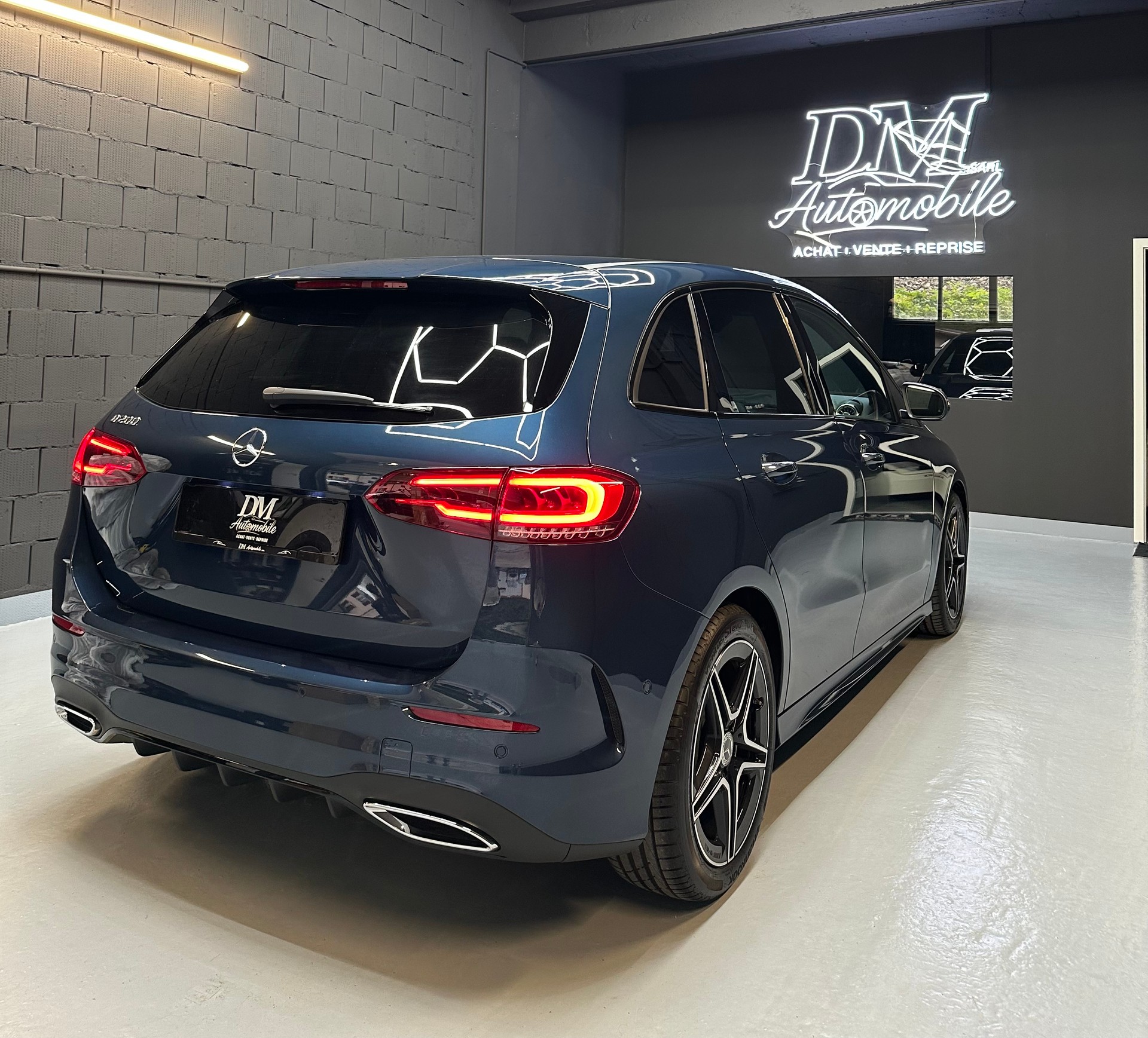 MERCEDES-BENZ B 200 AMG Line 7G-DCT // Carbone // Burmester // VĂ©hicule🇨đź‡Service gratuit // Leasing dès 420.- // Garantie-image-4