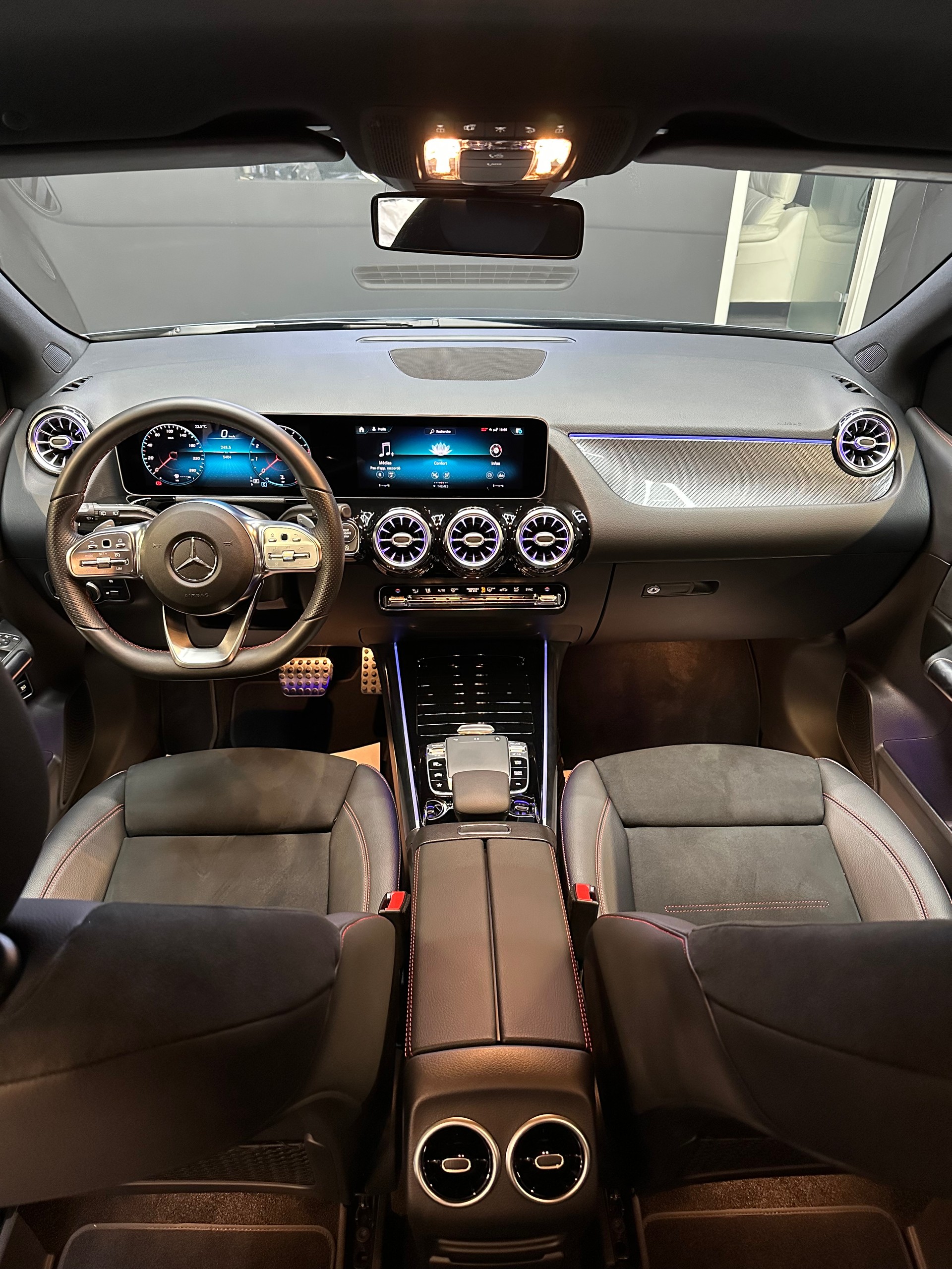 MERCEDES-BENZ B 200 AMG Line 7G-DCT // Carbone // Burmester // VĂ©hicule🇨đź‡Service gratuit // Leasing dès 420.- // Garantie-image-11