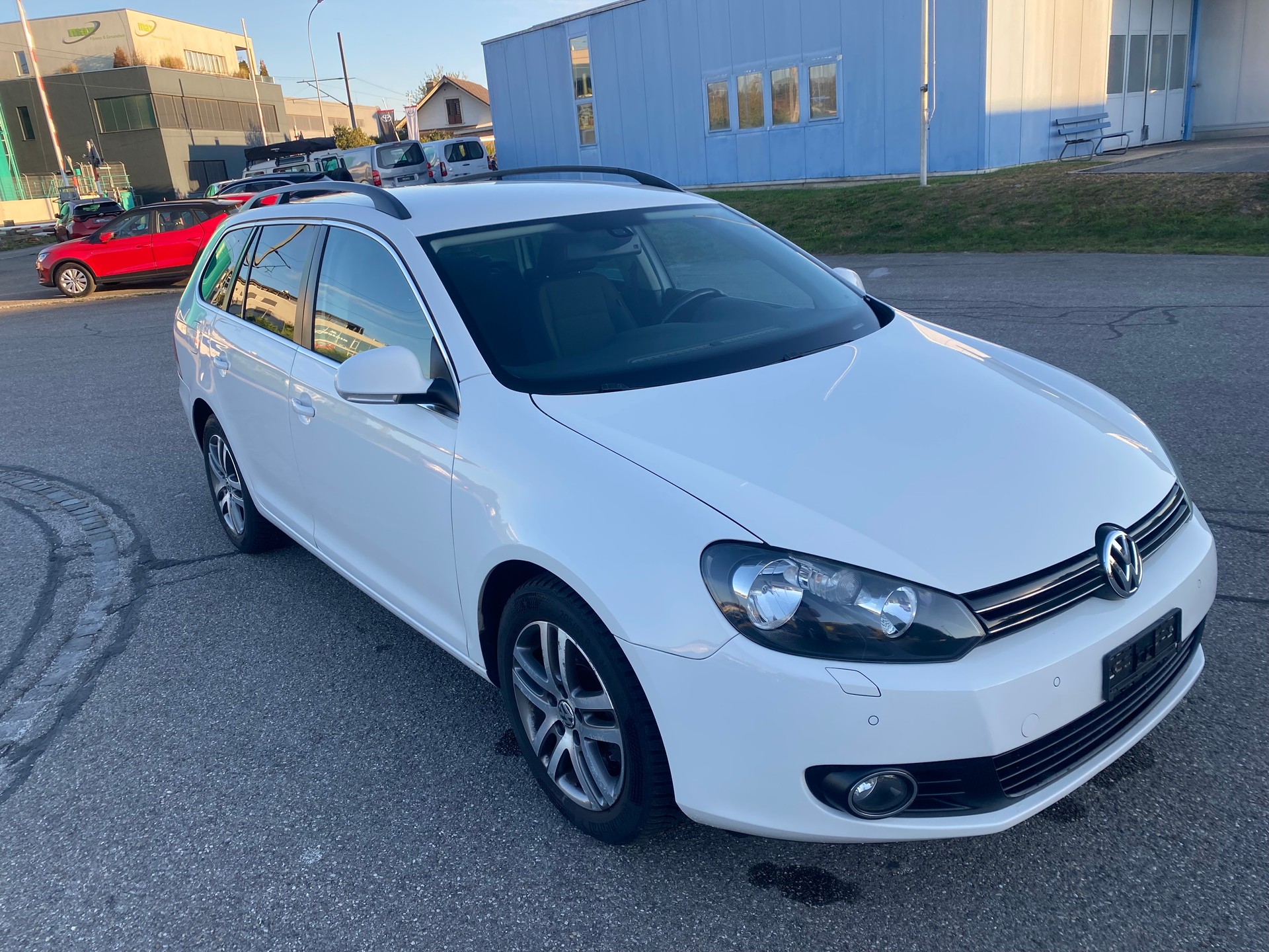 VW Golf Variant 1.6 TDI Comfortline 4Motion-image-1