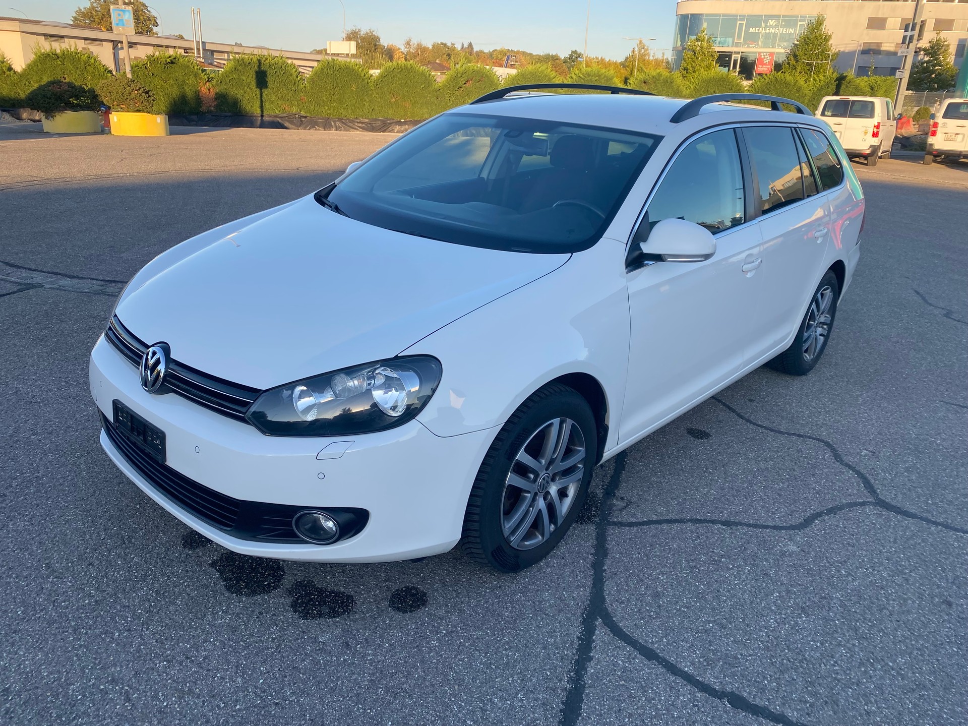VW Golf Variant 1.6 TDI Comfortline 4Motion-image-2