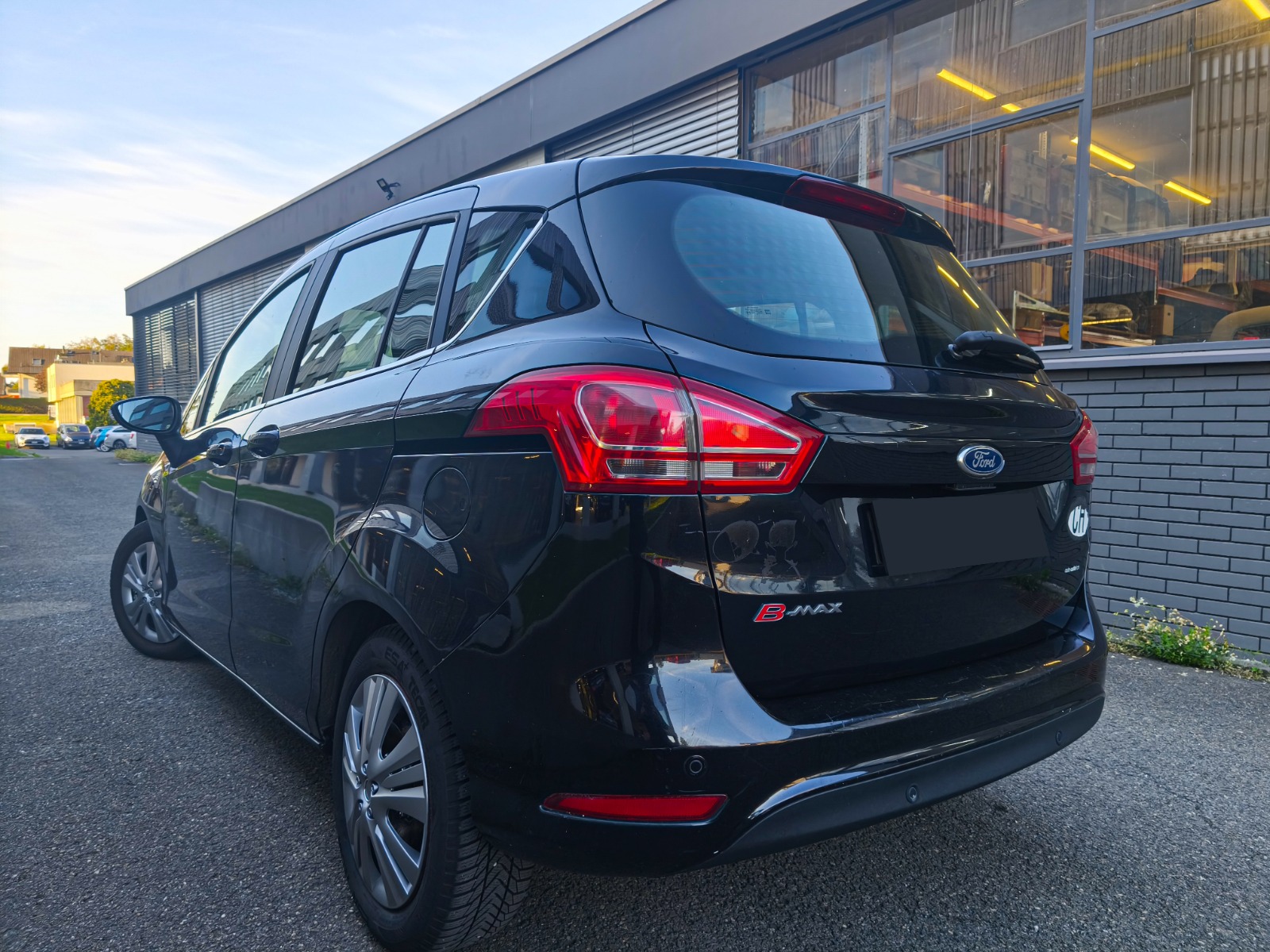 FORD B-Max 1.6 Ti-VCT Titanium PowerShift-image-2