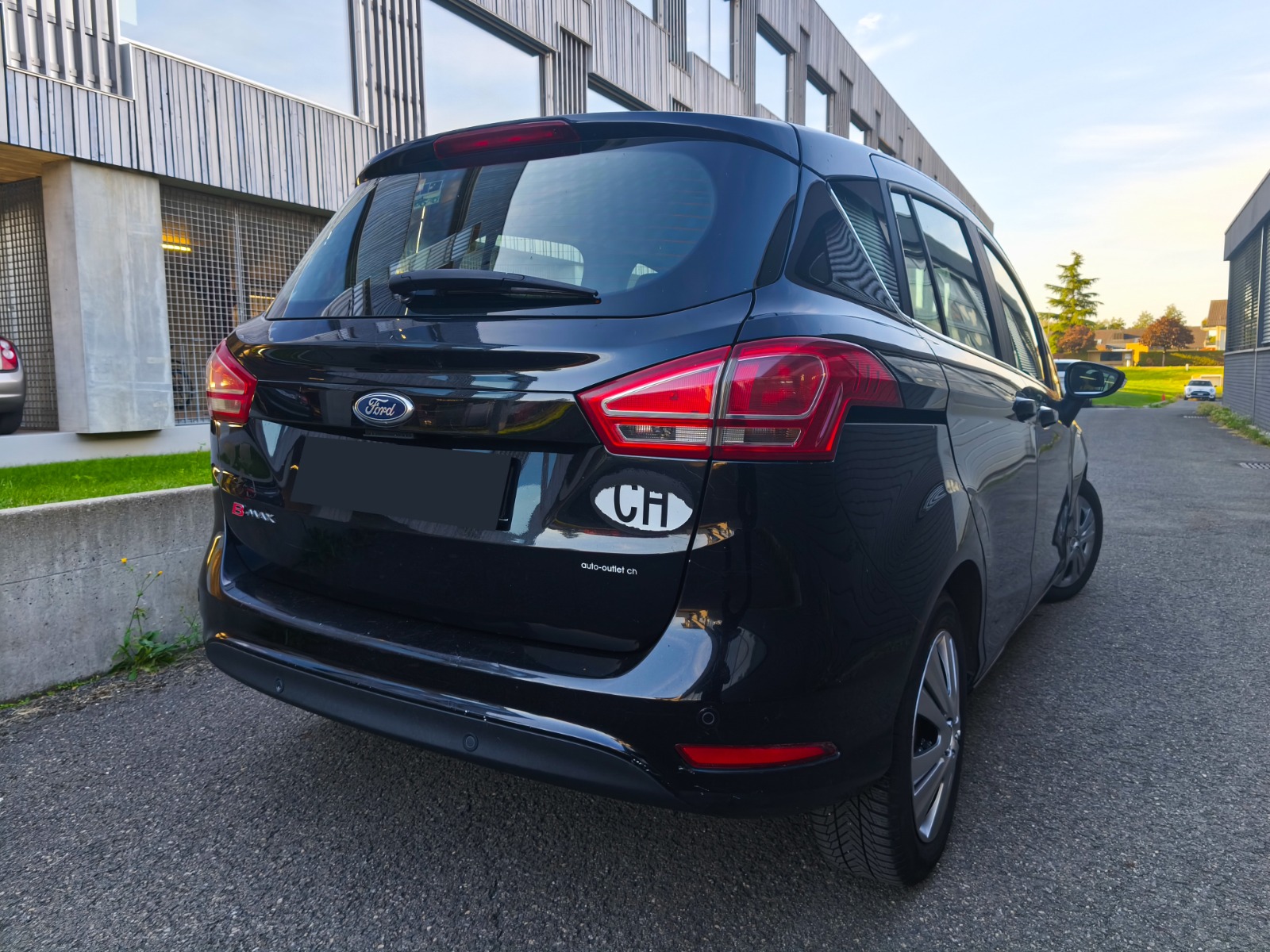 FORD B-Max 1.6 Ti-VCT Titanium PowerShift-image-3