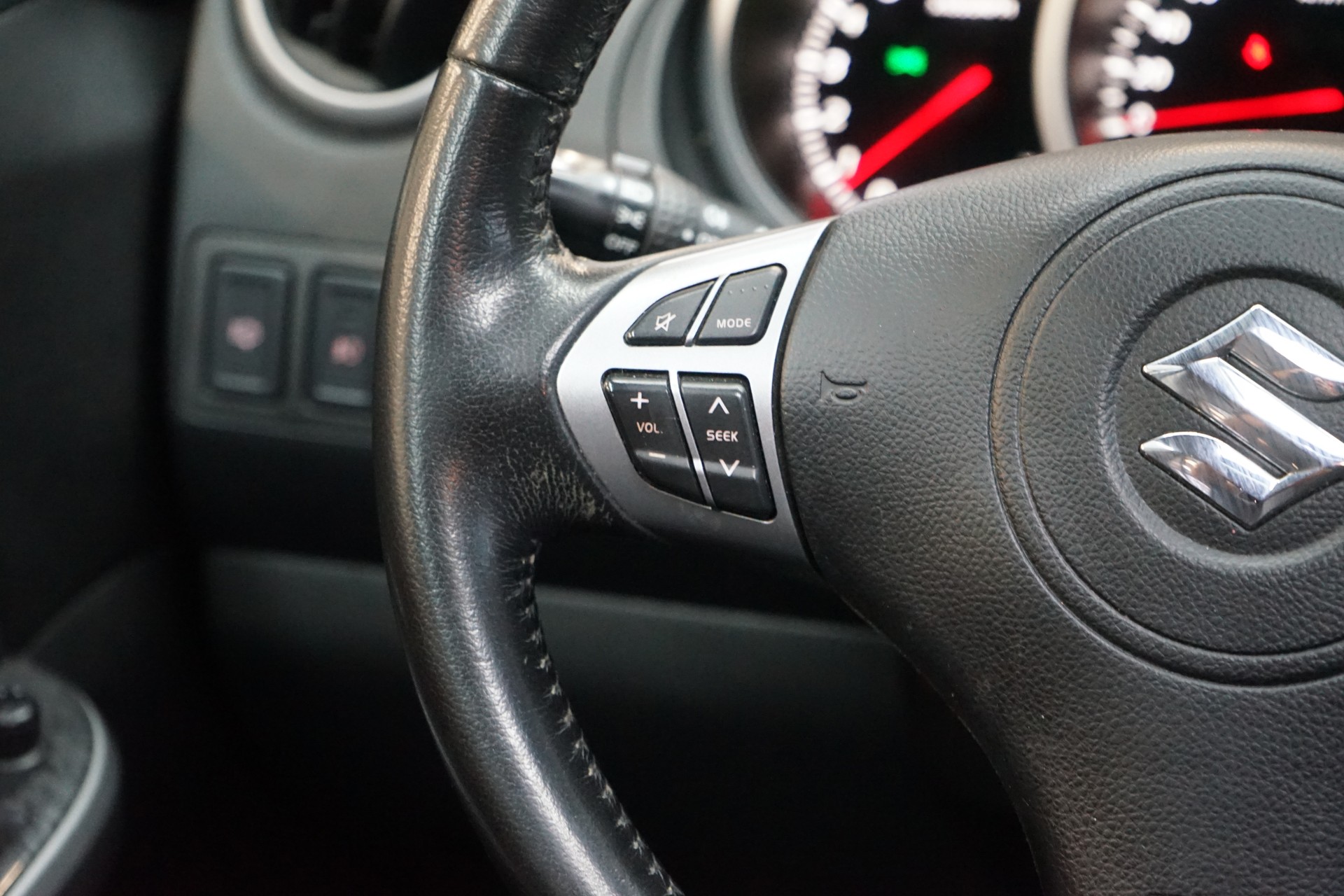 SUZUKI Grand Vitara 2.4 16V GL Top-image-8
