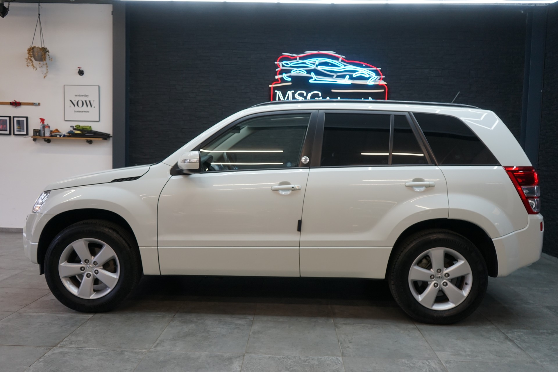 SUZUKI Grand Vitara 2.4 16V GL Top-showroom-element-1