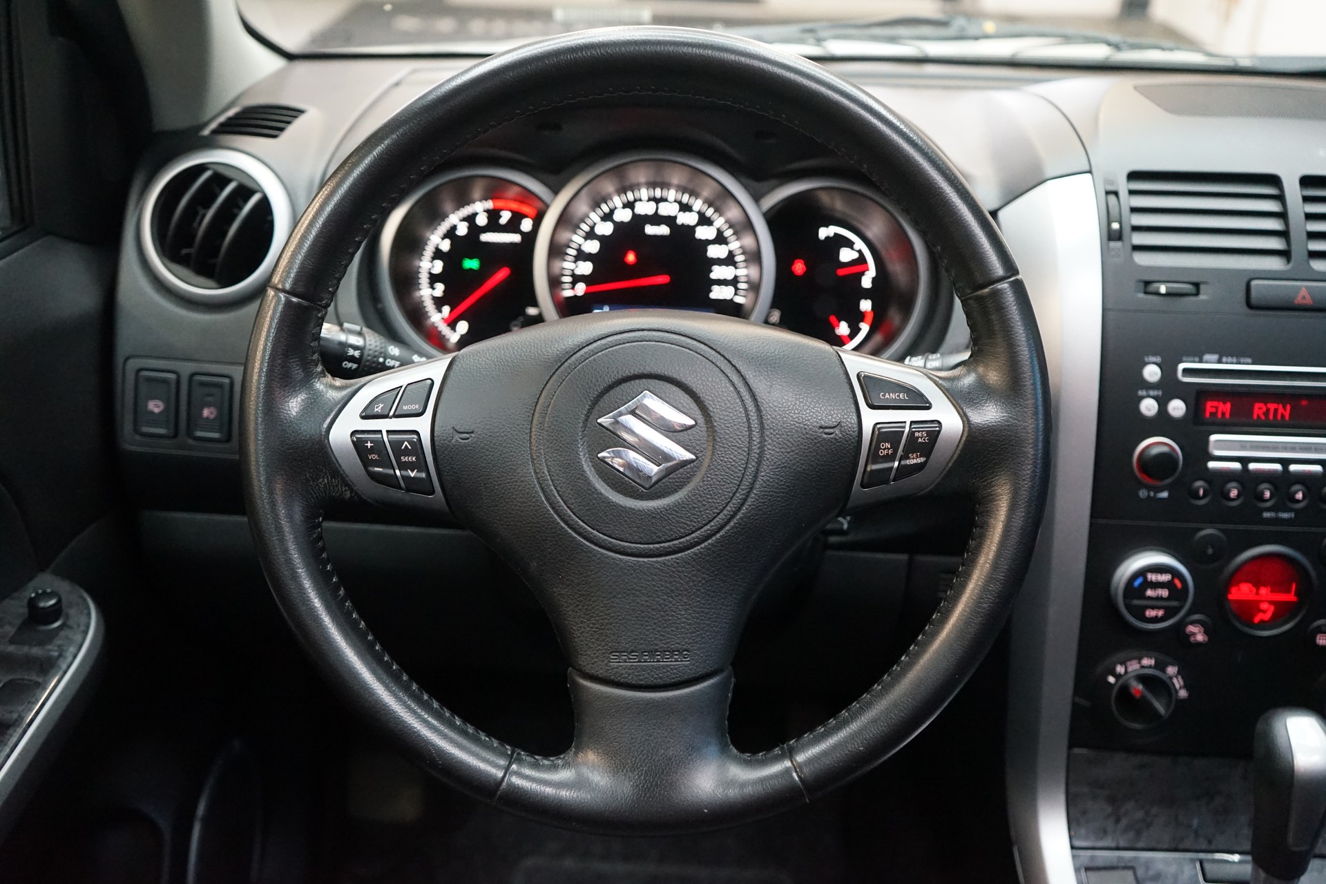 SUZUKI Grand Vitara 2.4 16V GL Top-image-7