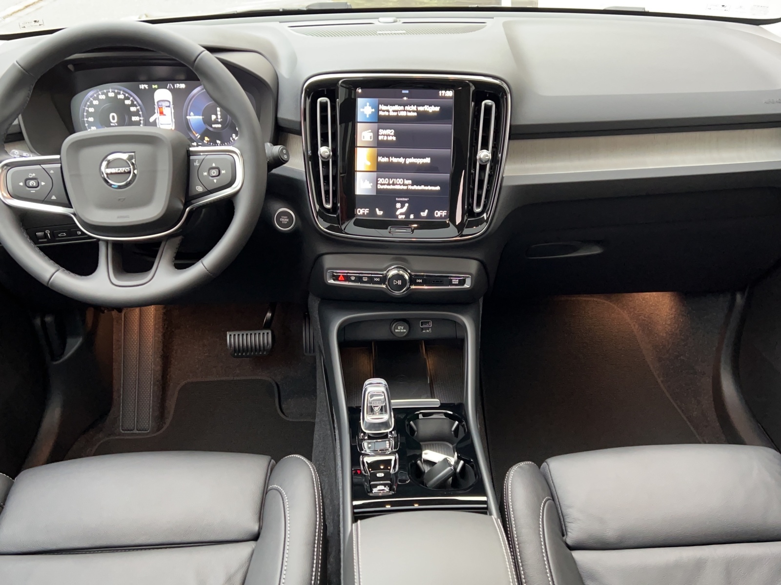 VOLVO XC40 1.5 T5 PiH Inscription-image-5