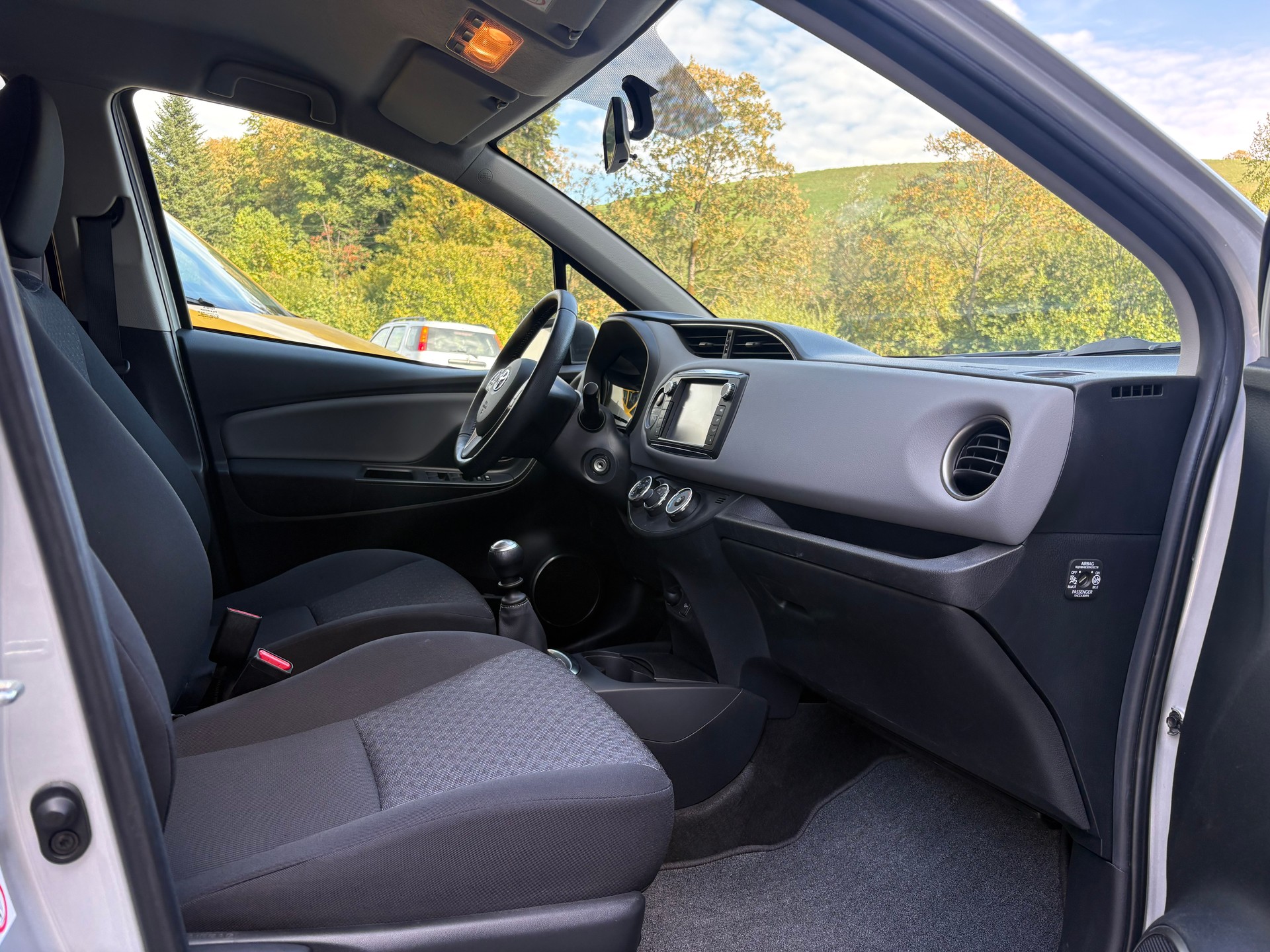 TOYOTA Yaris 1.33 Luna-image-7