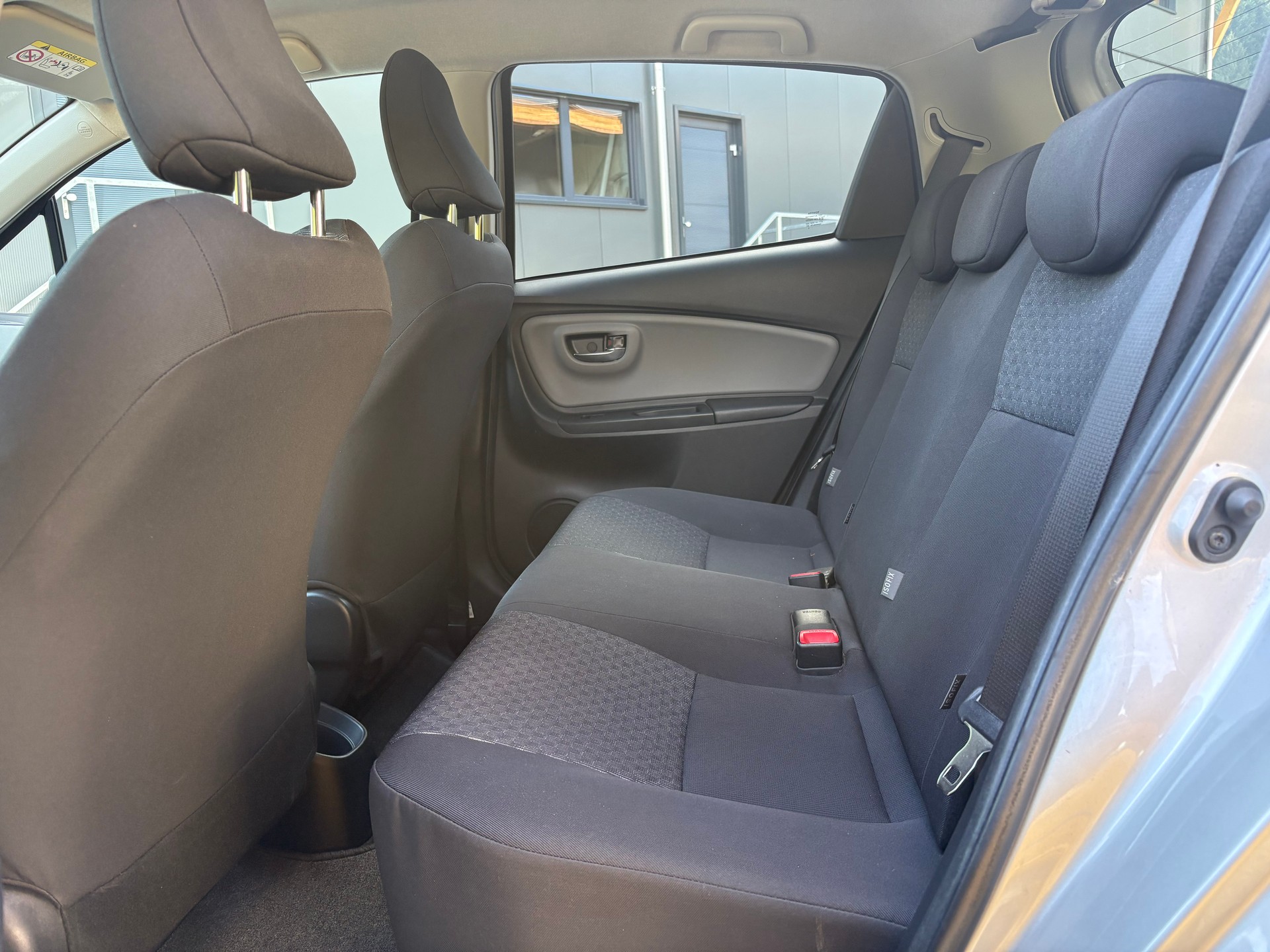 TOYOTA Yaris 1.33 Luna-image-9