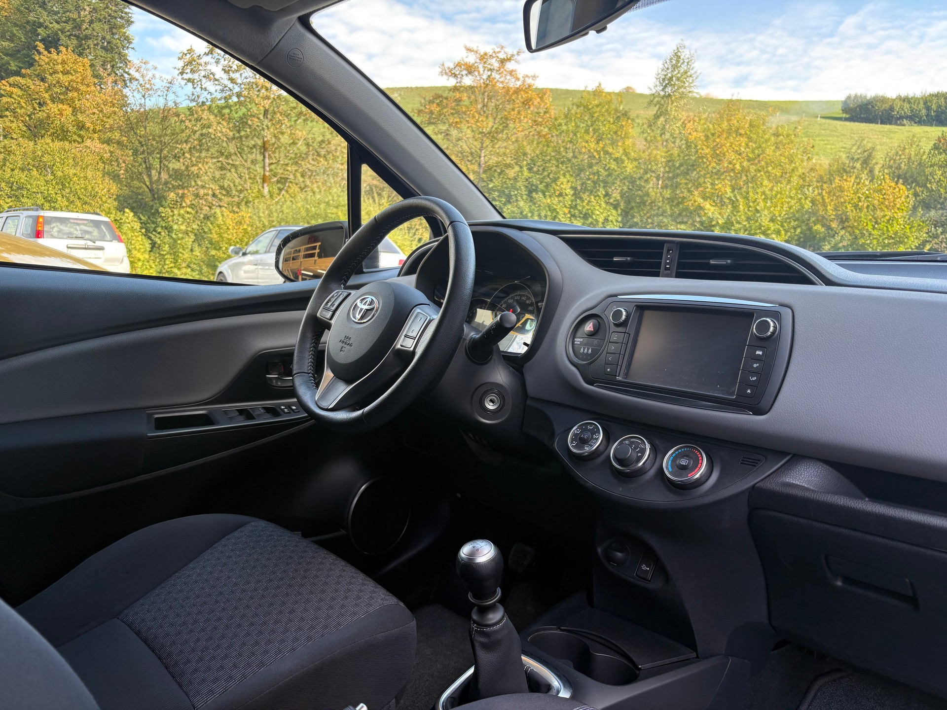 TOYOTA Yaris 1.33 Luna-image-8