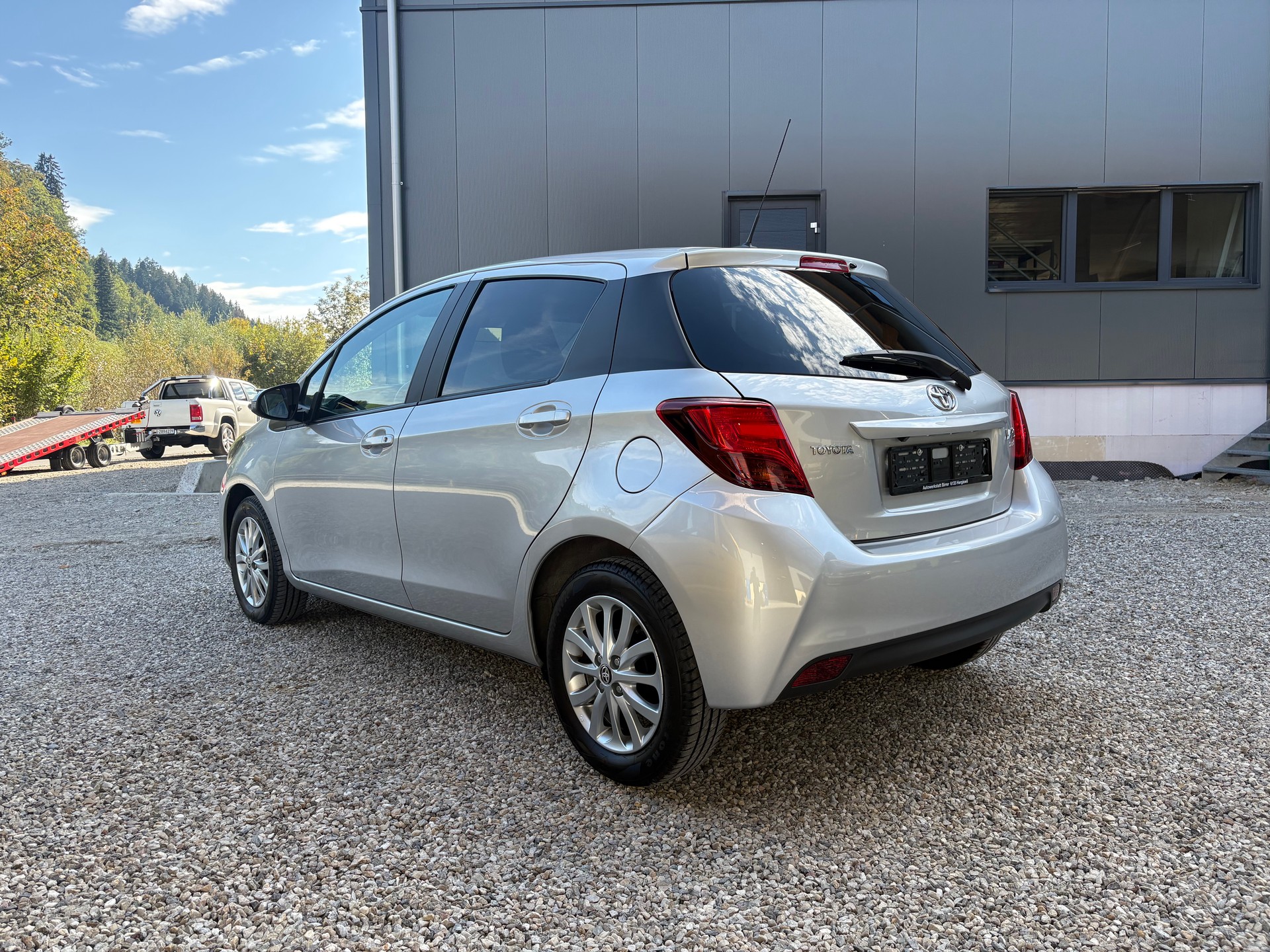 TOYOTA Yaris 1.33 Luna-image-3